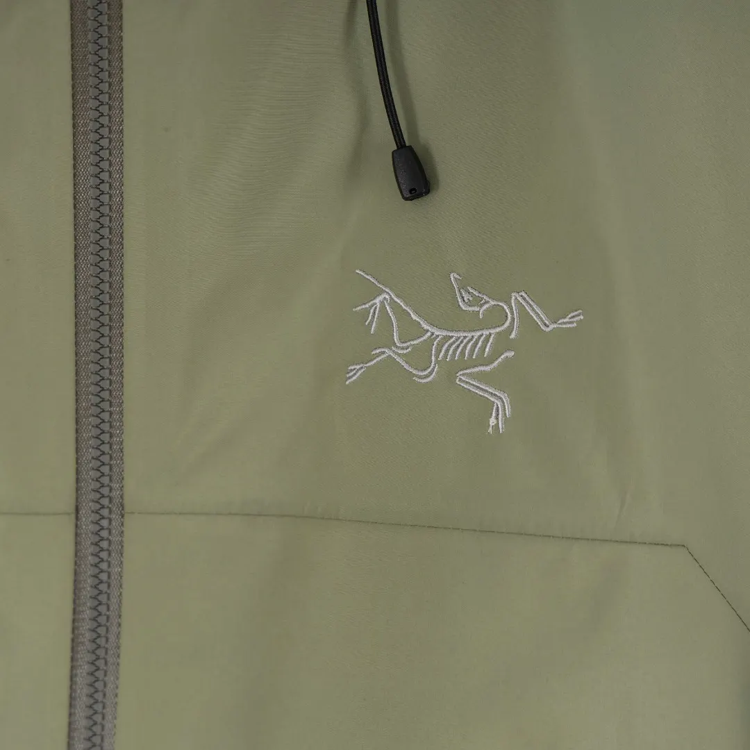 Beta Lightweight GORE-TEX Hooded Jacket D39013418 — view 5