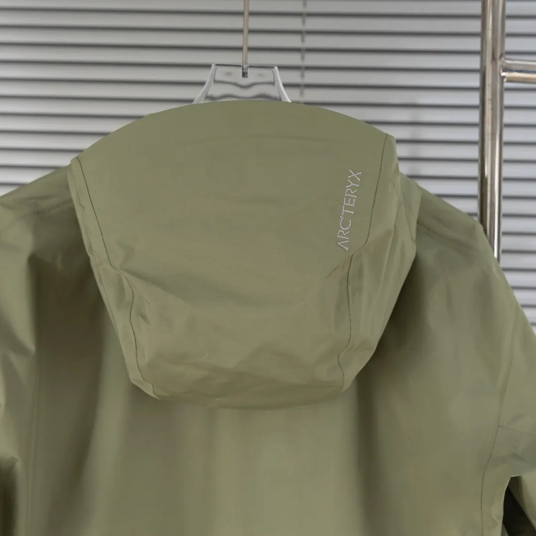 Beta Lightweight GORE-TEX Hooded Jacket D39013418 — view 14