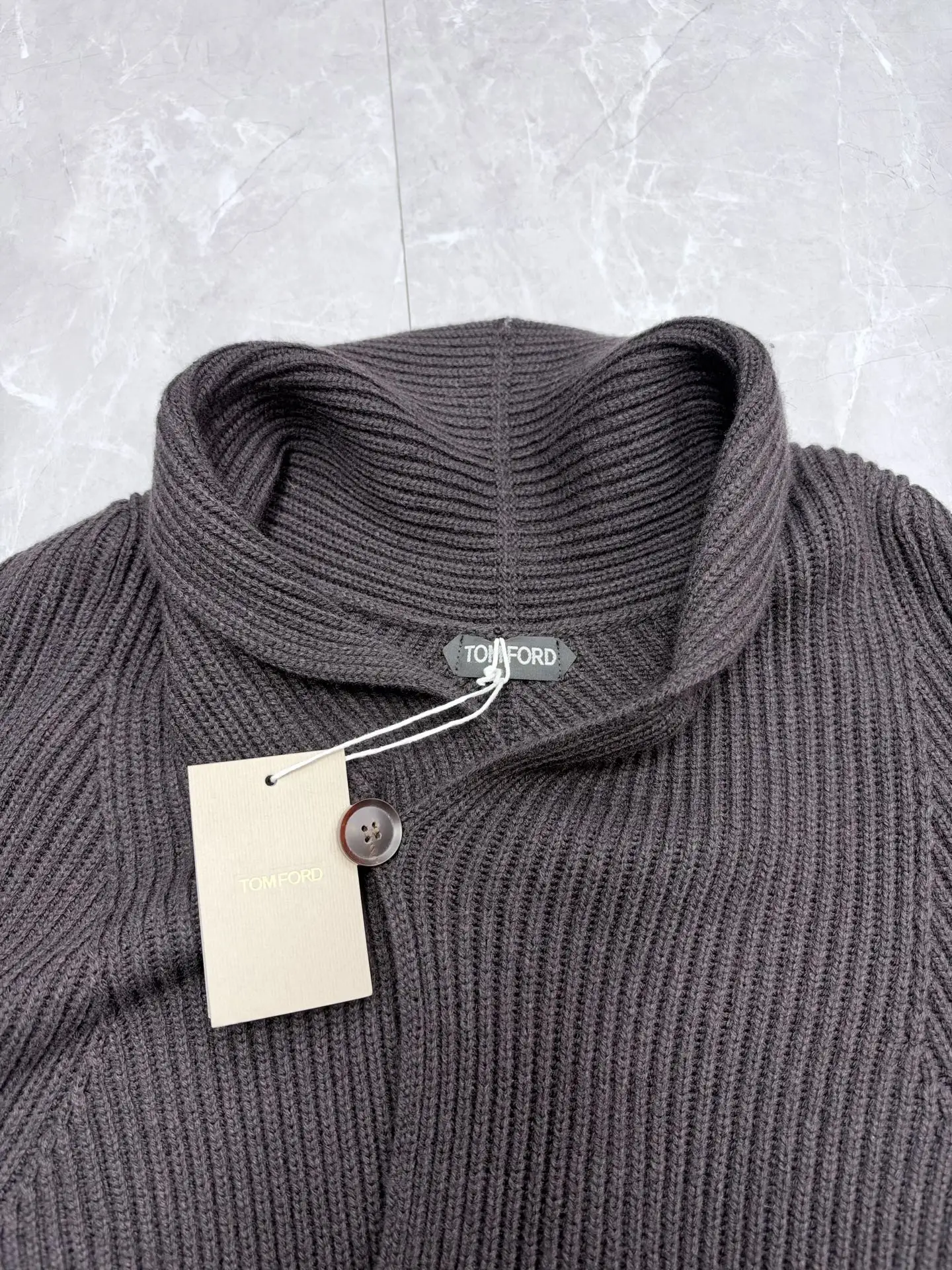 Double-Breasted Ribbed Cashmere Cardigan D39519203 — view 3