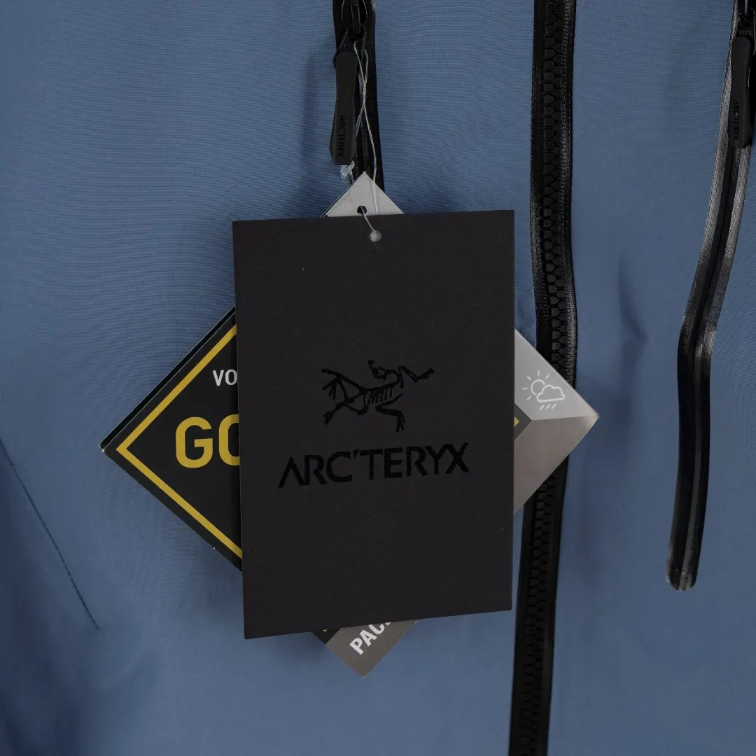 Alpha SV GORE-TEX Pro Hardshell Jacket D40013406 — view 4