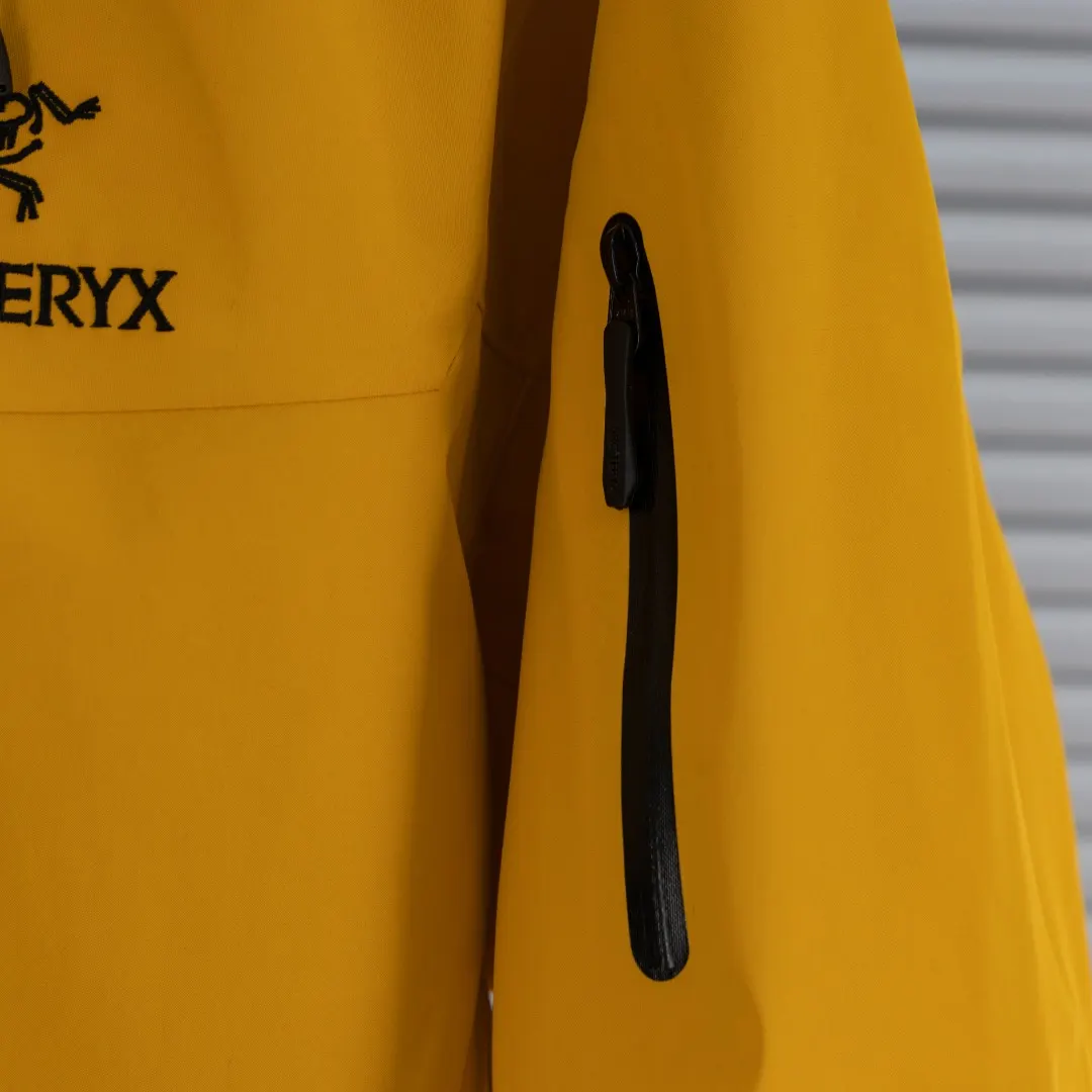 Alpha SV GORE-TEX Pro Hooded Shell Jacket D40013413 — view 6