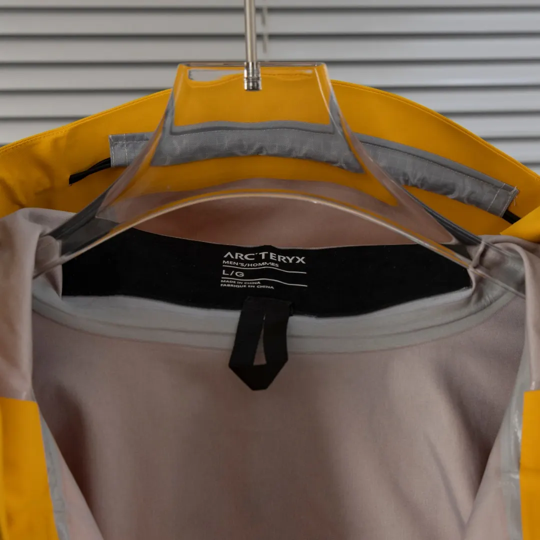 Alpha SV GORE-TEX Pro Hooded Shell Jacket D40013413 — view 12