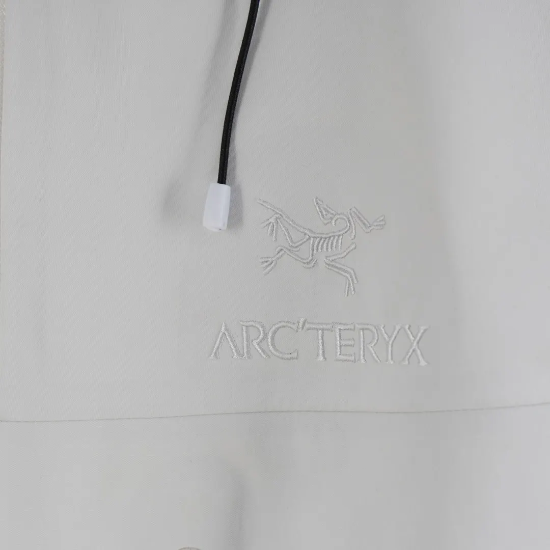 Alpha SV GORE-TEX Pro Hooded Shell Jacket D40013409 — view 6
