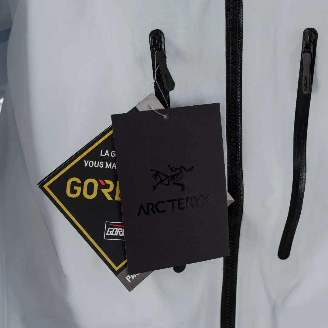 Alpha SV GORE-TEX Pro Hardshell Jacket D40013407 — view 11