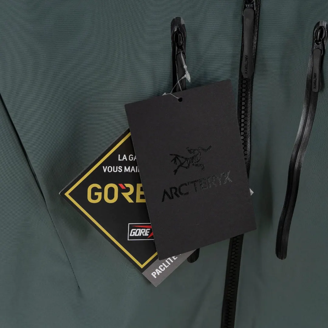 Alpha SV GORE-TEX Pro Hardshell Jacket D40013411 — view 4