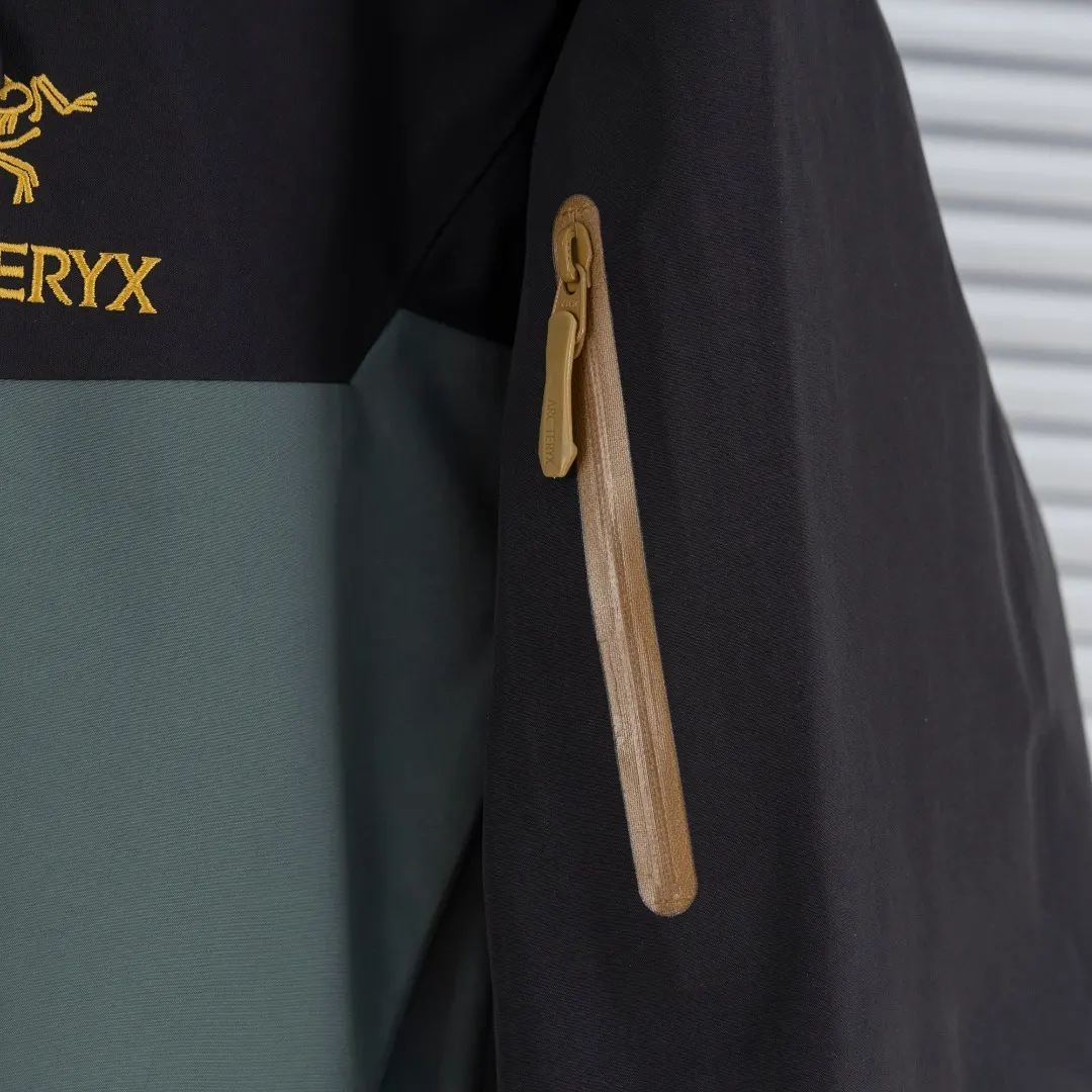 Alpha SV GORE-TEX Pro Hardshell Jacket D40013411 — view 8