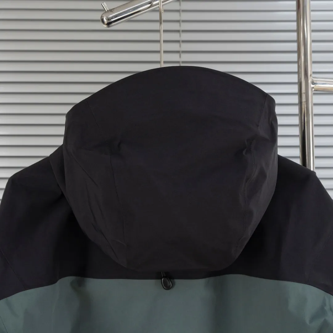 Alpha SV GORE-TEX Pro Hardshell Jacket D40013411 — view 15