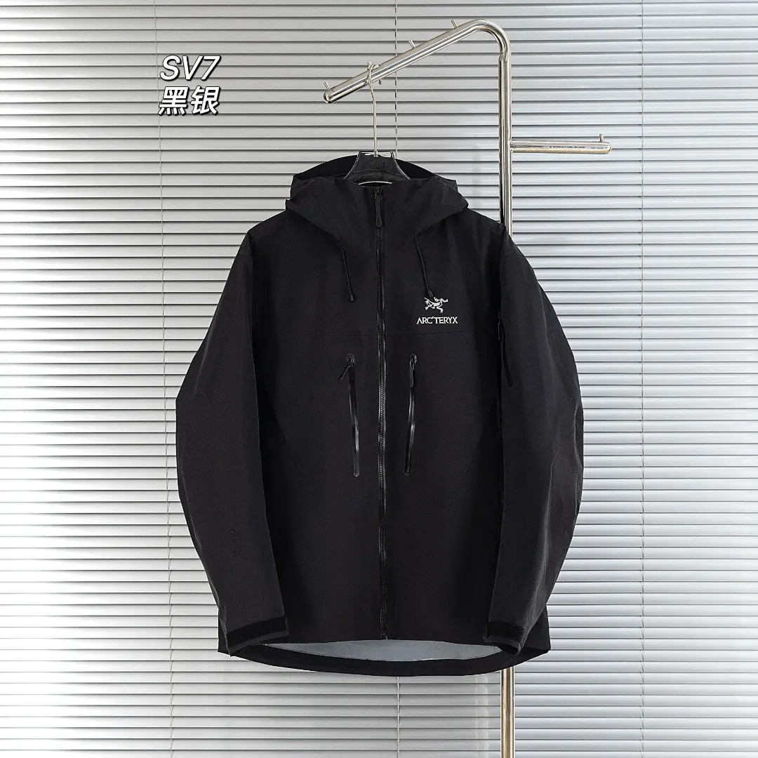 Alpha SV GORE-TEX Pro Hooded Jacket D40013410