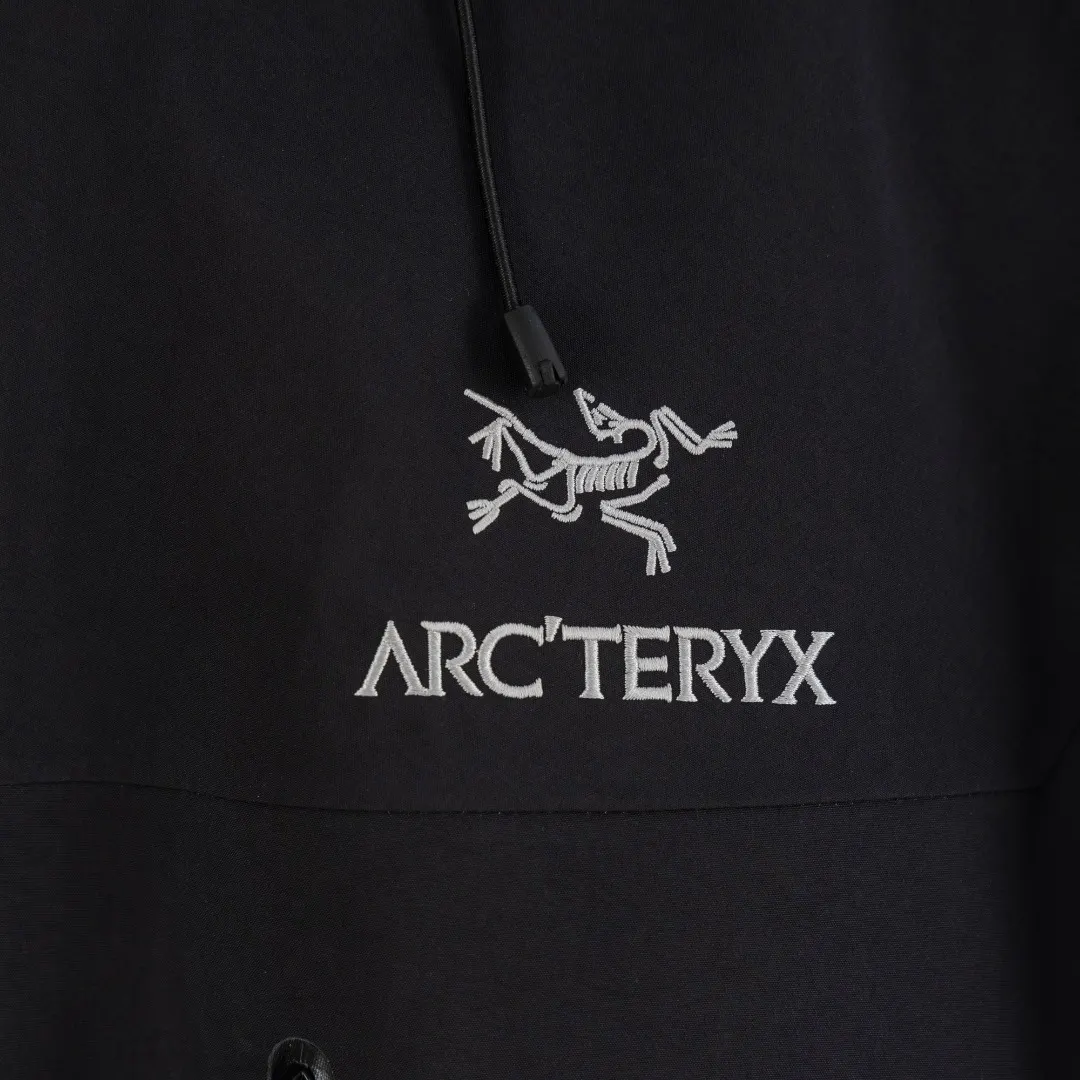 Alpha SV GORE-TEX Pro Hooded Jacket D40013410 — view 6
