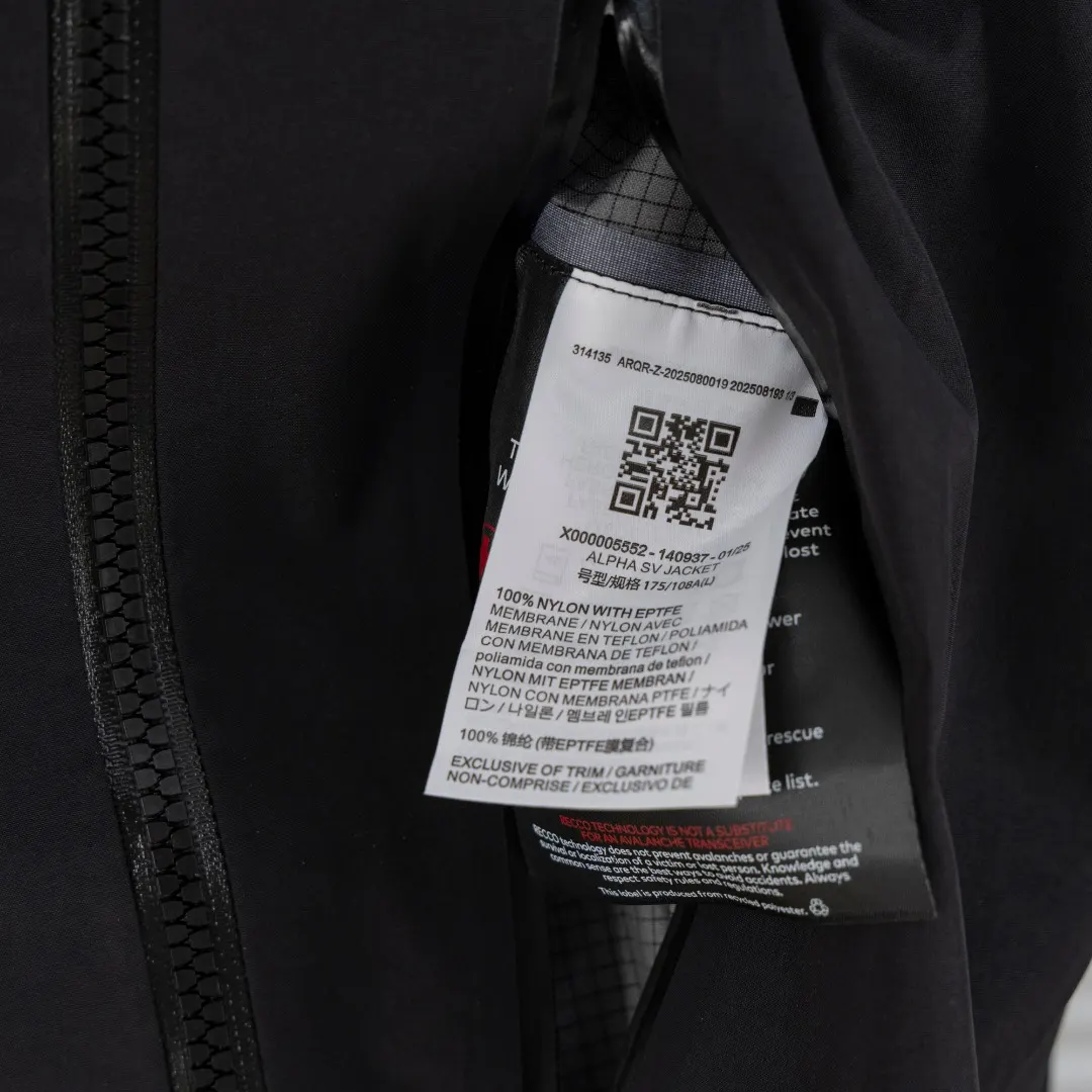 Alpha SV GORE-TEX Pro Hooded Jacket D40013410 — view 11