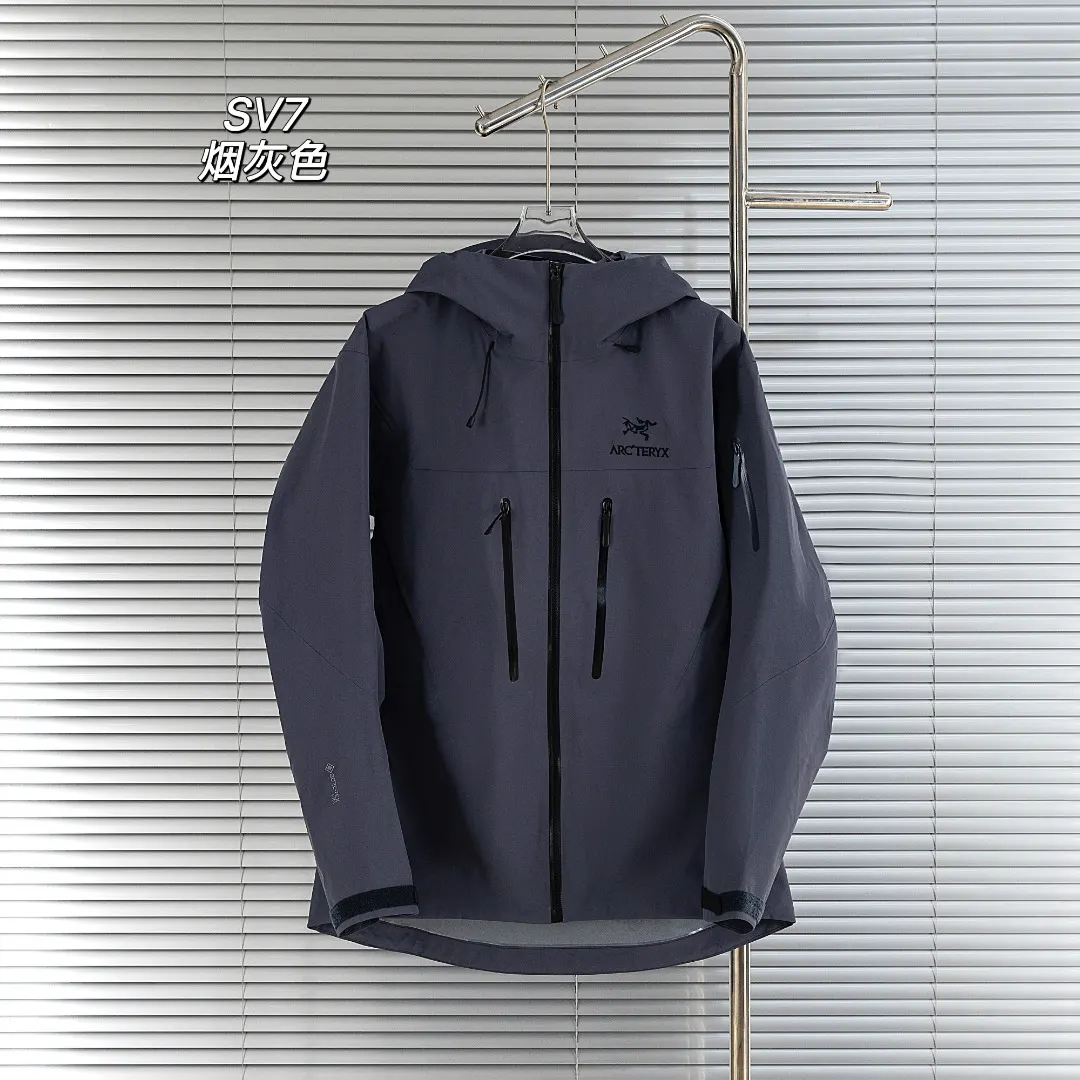 Alpha SV GORE-TEX Pro Hooded Jacket D40013405