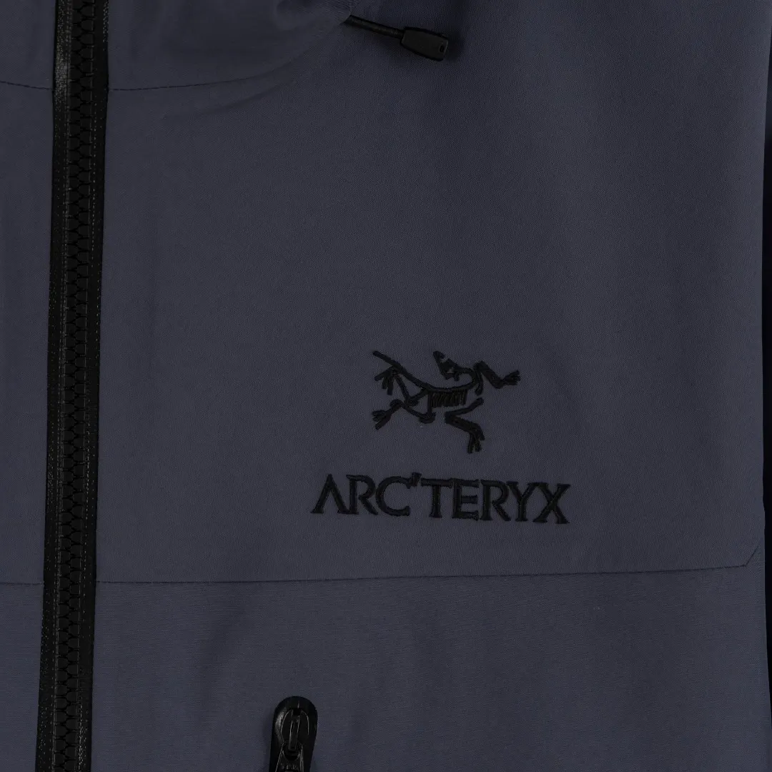 Alpha SV GORE-TEX Pro Hooded Jacket D40013405 — view 6