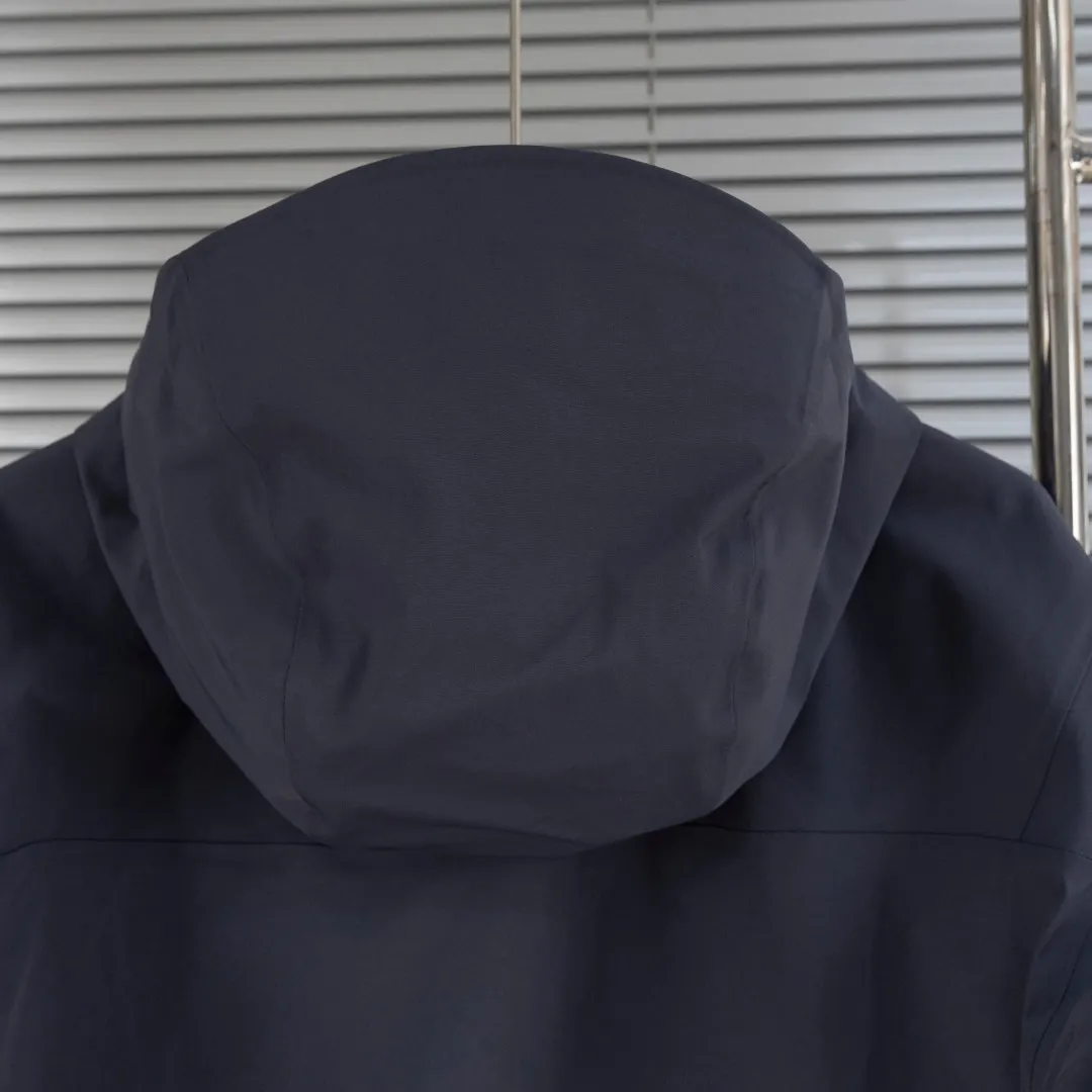 Alpha SV GORE-TEX Pro Hooded Jacket D40013405 — view 15