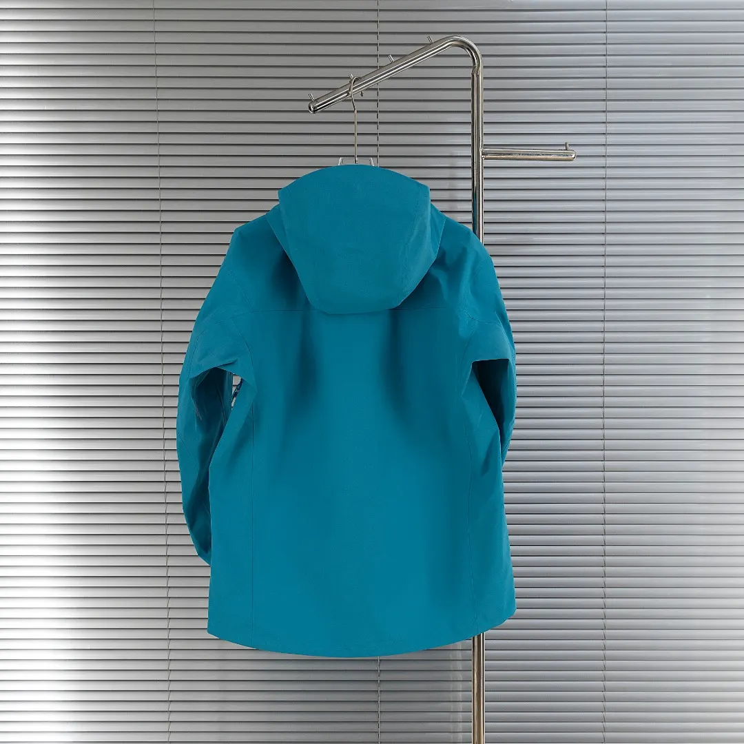 Alpha SV GORE-TEX Pro Hooded Shell Jacket D40013404 — view 2