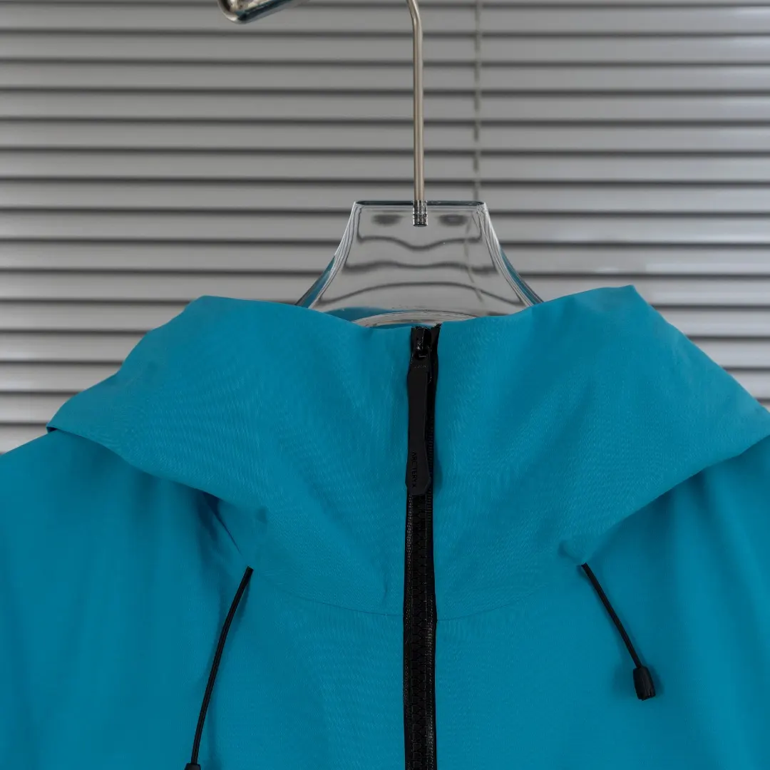 Alpha SV GORE-TEX Pro Hooded Shell Jacket D40013404 — view 5