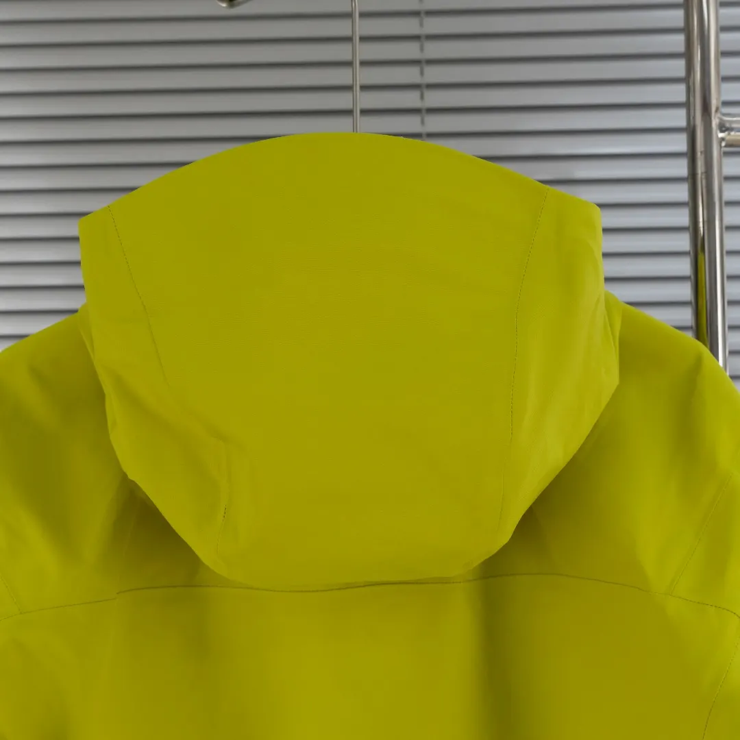 Alpha SV GORE-TEX Pro Hardshell Jacket D40013408 — view 15