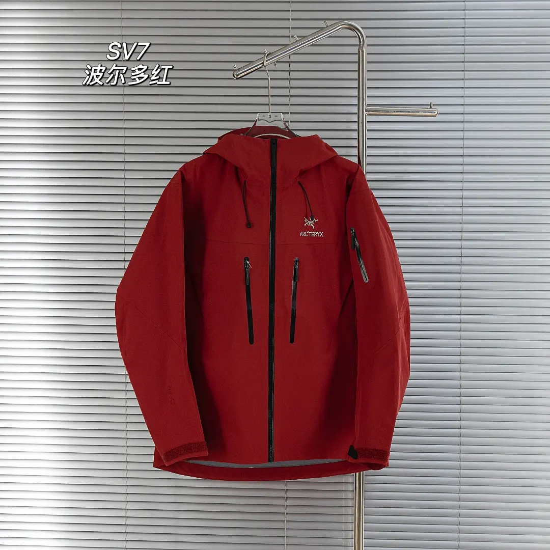 Alpha SV GORE-TEX Pro Hooded Shell Jacket D40013412