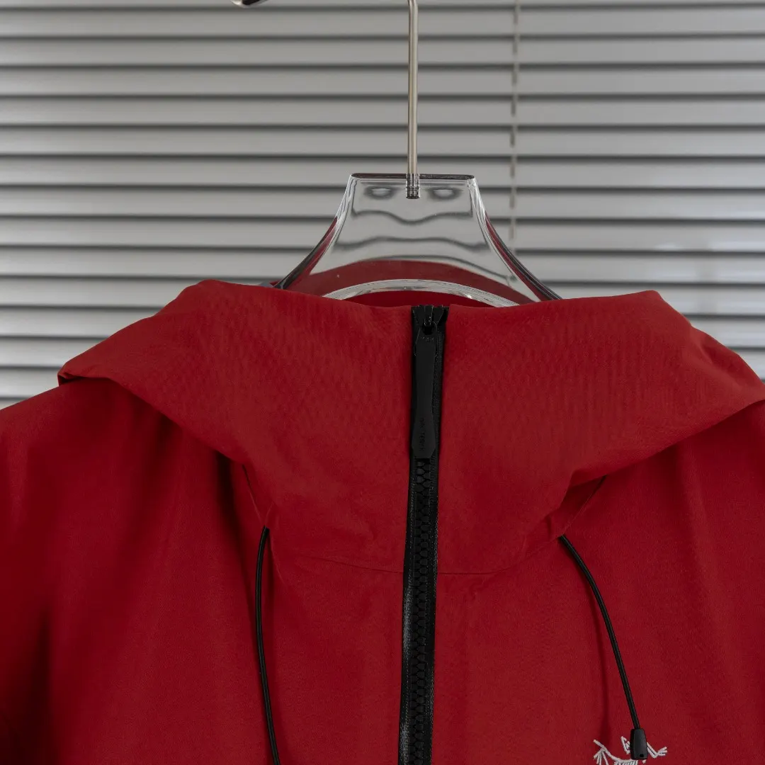Alpha SV GORE-TEX Pro Hooded Shell Jacket D40013412 — view 4