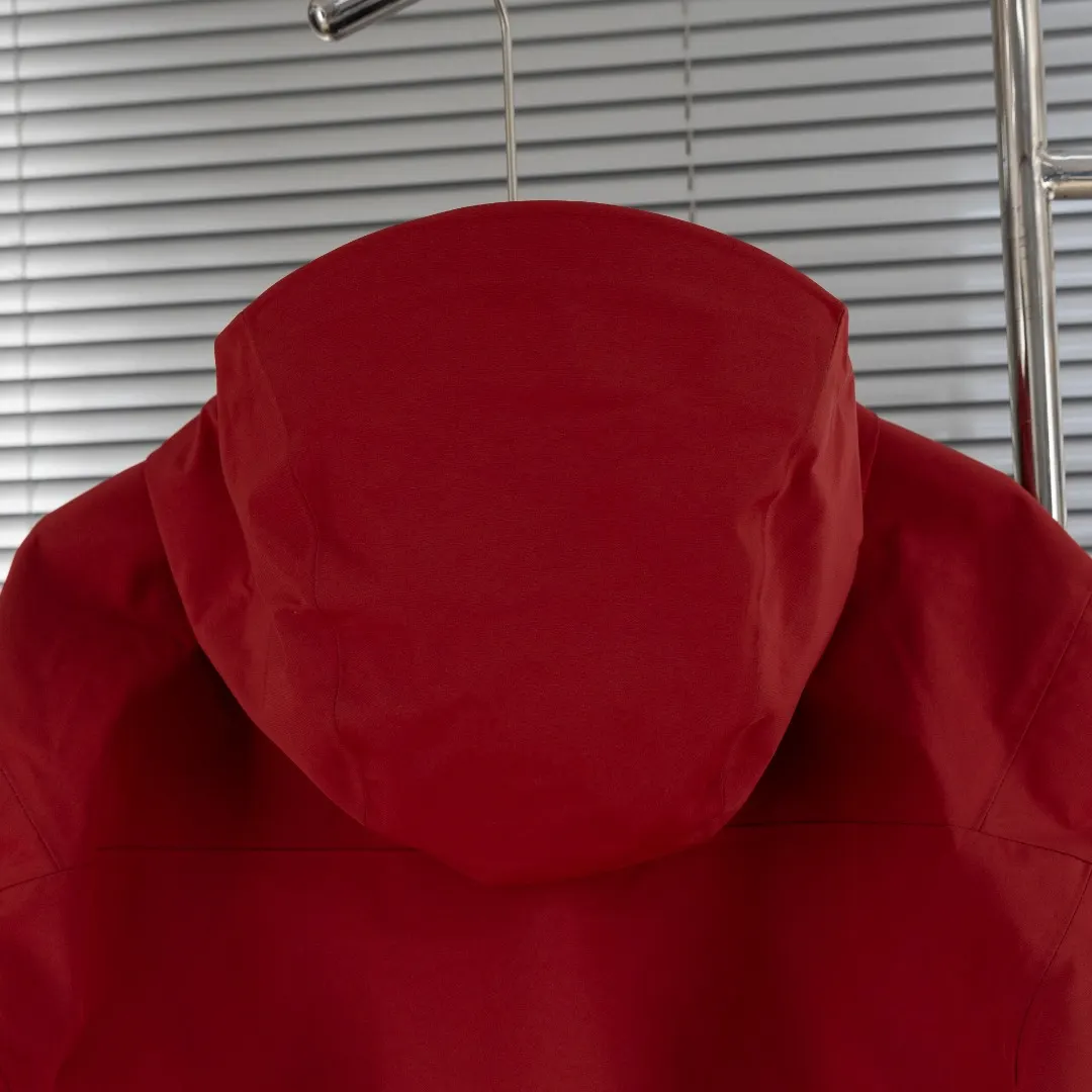 Alpha SV GORE-TEX Pro Hooded Shell Jacket D40013412 — view 14