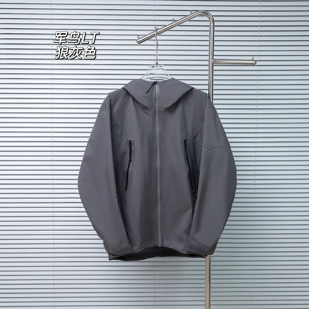 Alpha LT Waterproof GORE-TEX Shell Jacket D41023640