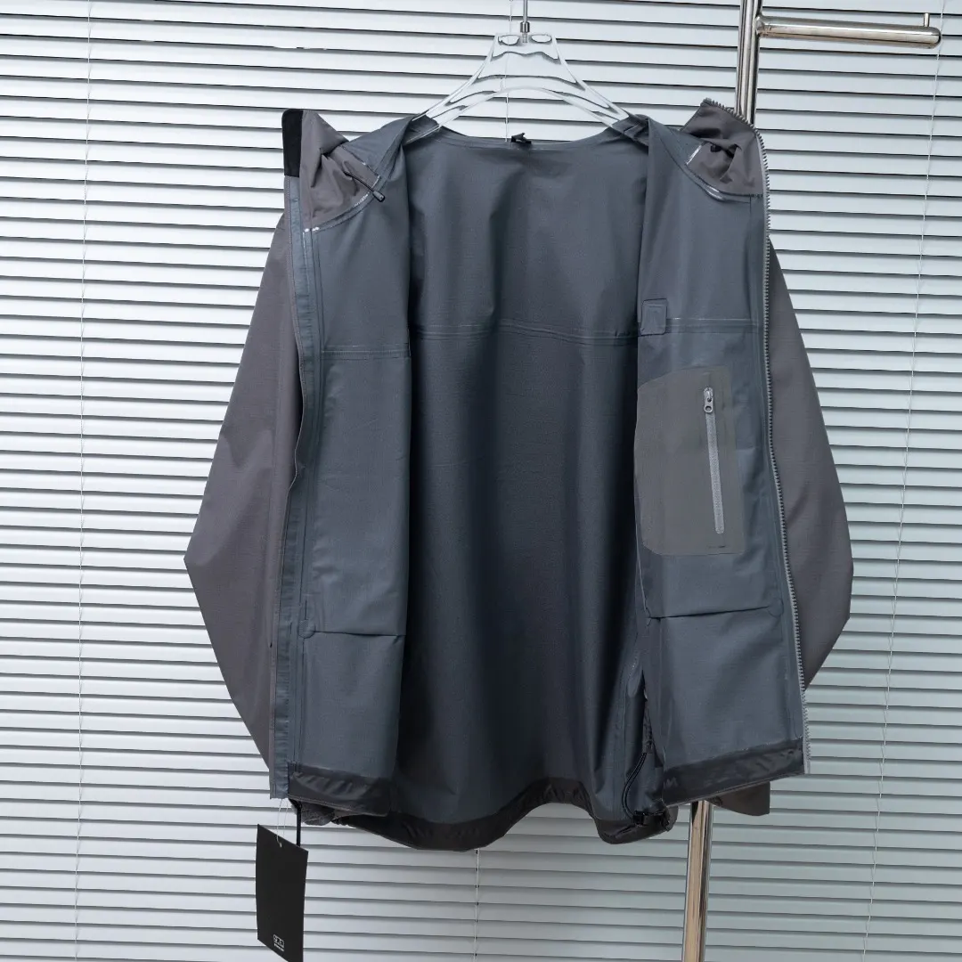 Alpha LT Waterproof GORE-TEX Shell Jacket D41023640 — view 3