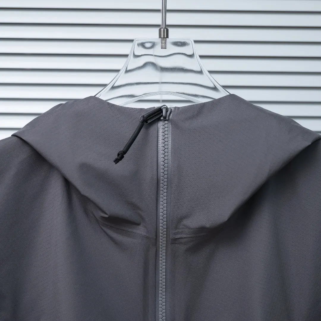 Alpha LT Waterproof GORE-TEX Shell Jacket D41023640 — view 4