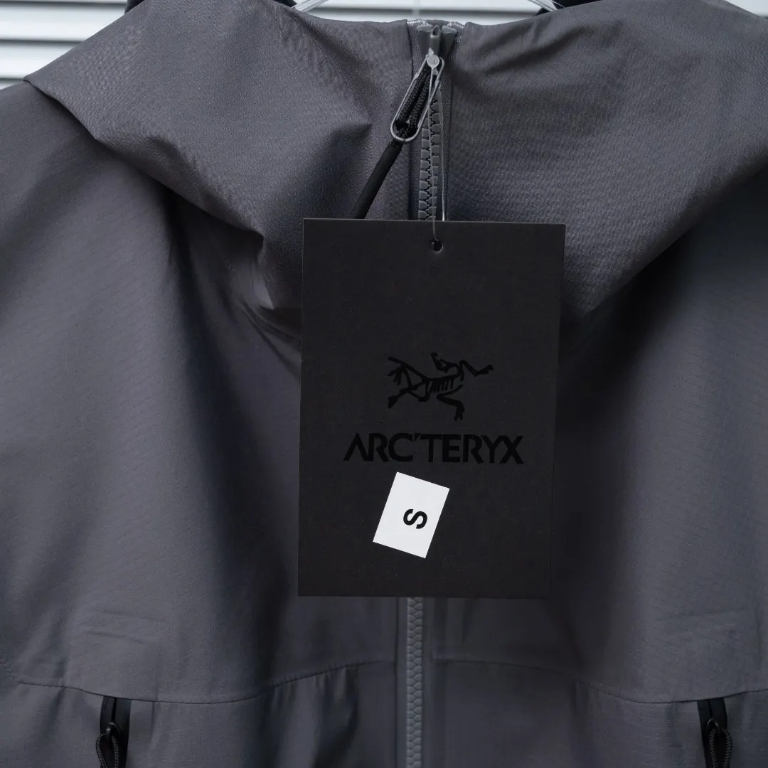 Alpha LT Waterproof GORE-TEX Shell Jacket D41023640 — view 9