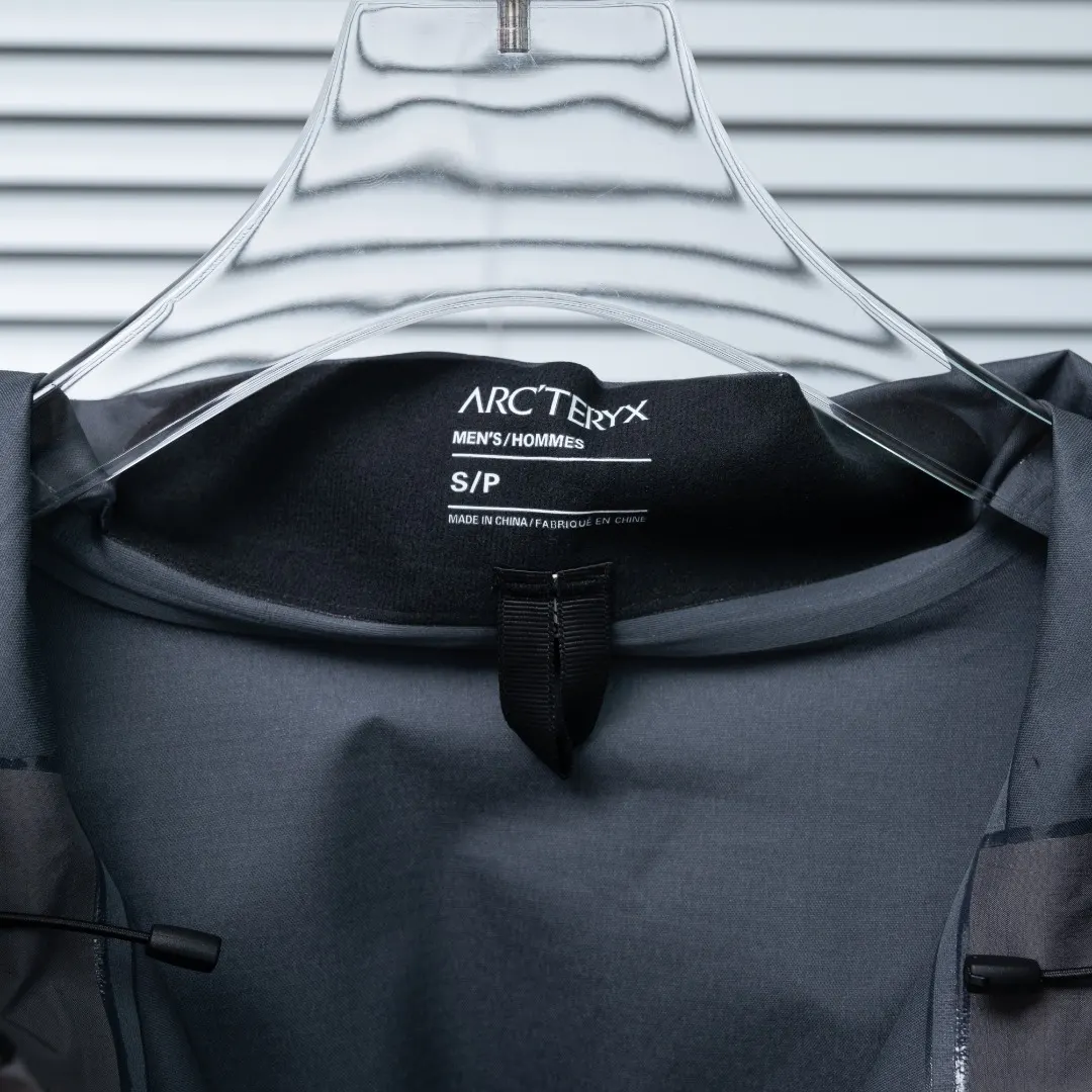 Alpha LT Waterproof GORE-TEX Shell Jacket D41023640 — view 10
