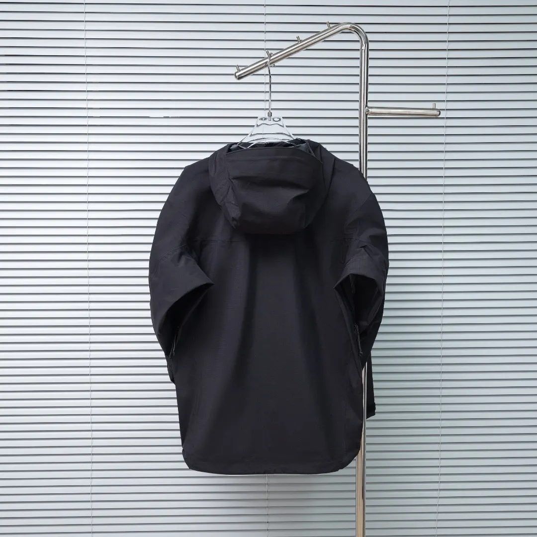 Alpha LT GORE-TEX Waterproof Shell Jacket D41023642 — view 2