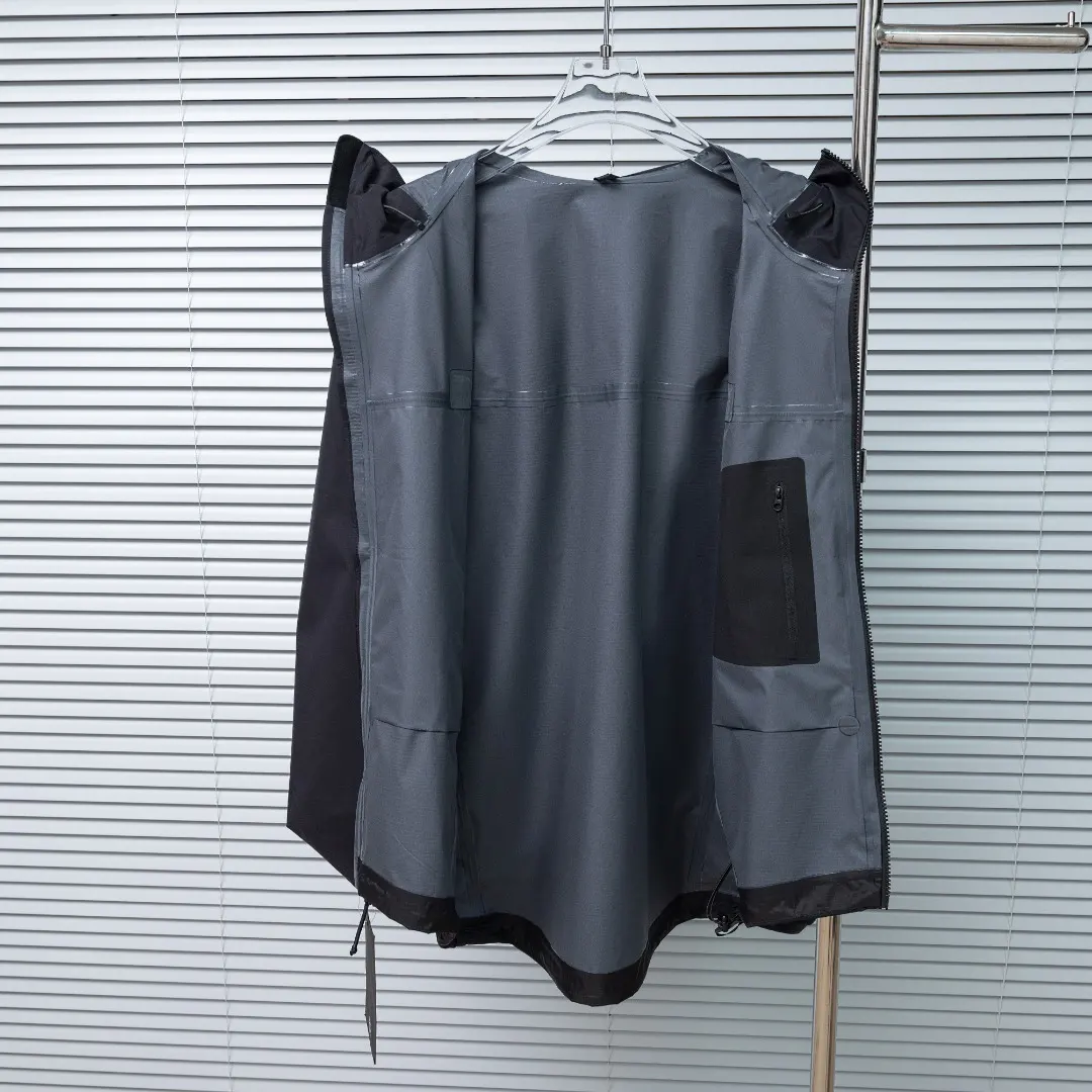 Alpha LT GORE-TEX Waterproof Shell Jacket D41023642 — view 3