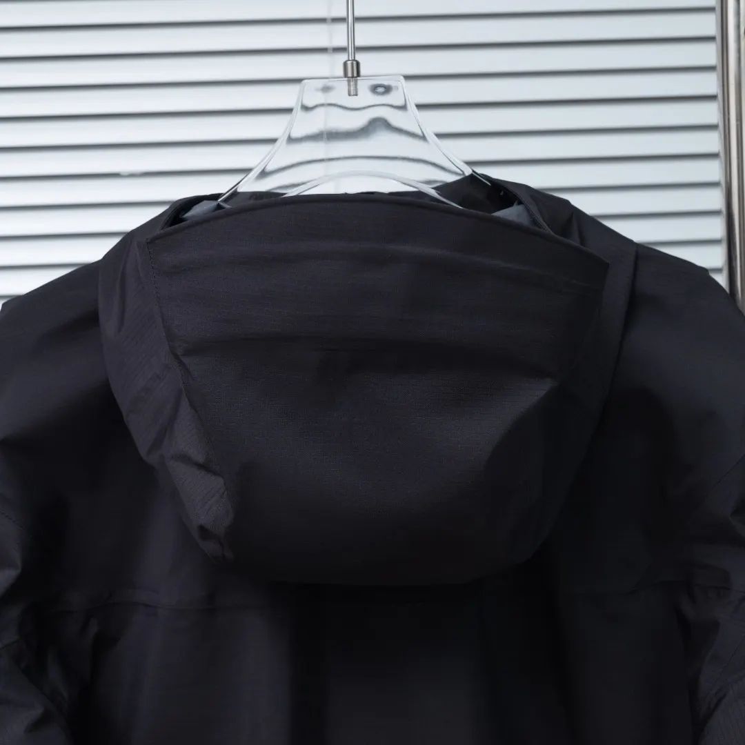 Alpha LT GORE-TEX Waterproof Shell Jacket D41023642 — view 15