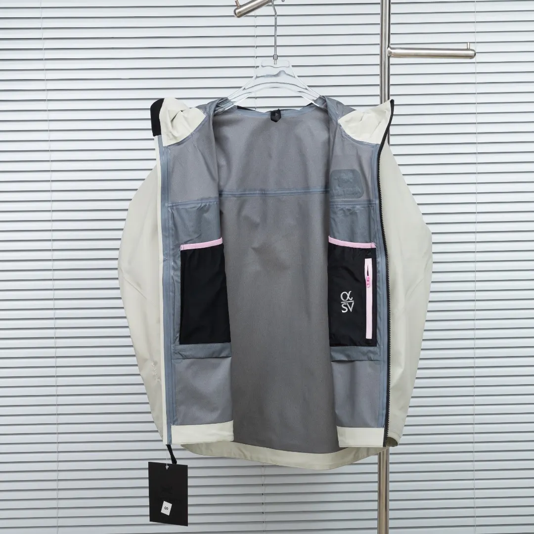 Alpha SV GORE-TEX Pro Hardshell Jacket D41023634 — view 3