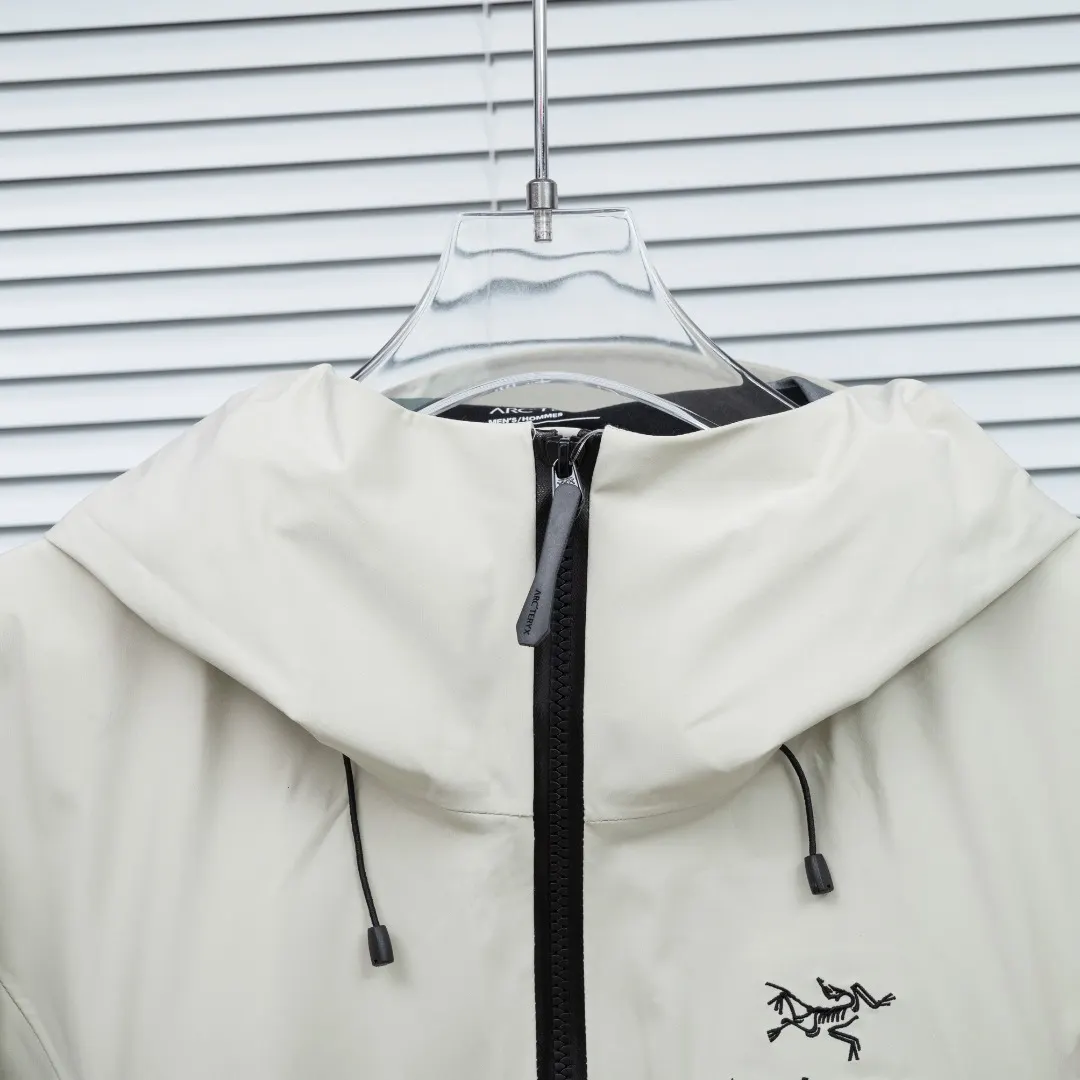 Alpha SV GORE-TEX Pro Hardshell Jacket D41023634 — view 4