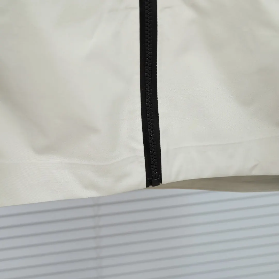 Alpha SV GORE-TEX Pro Hardshell Jacket D41023634 — view 10