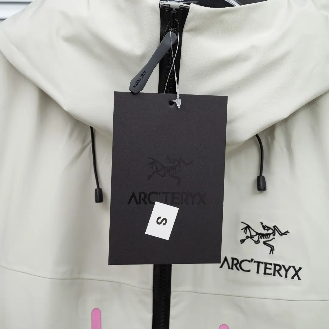 Alpha SV GORE-TEX Pro Hardshell Jacket D41023634 — view 11