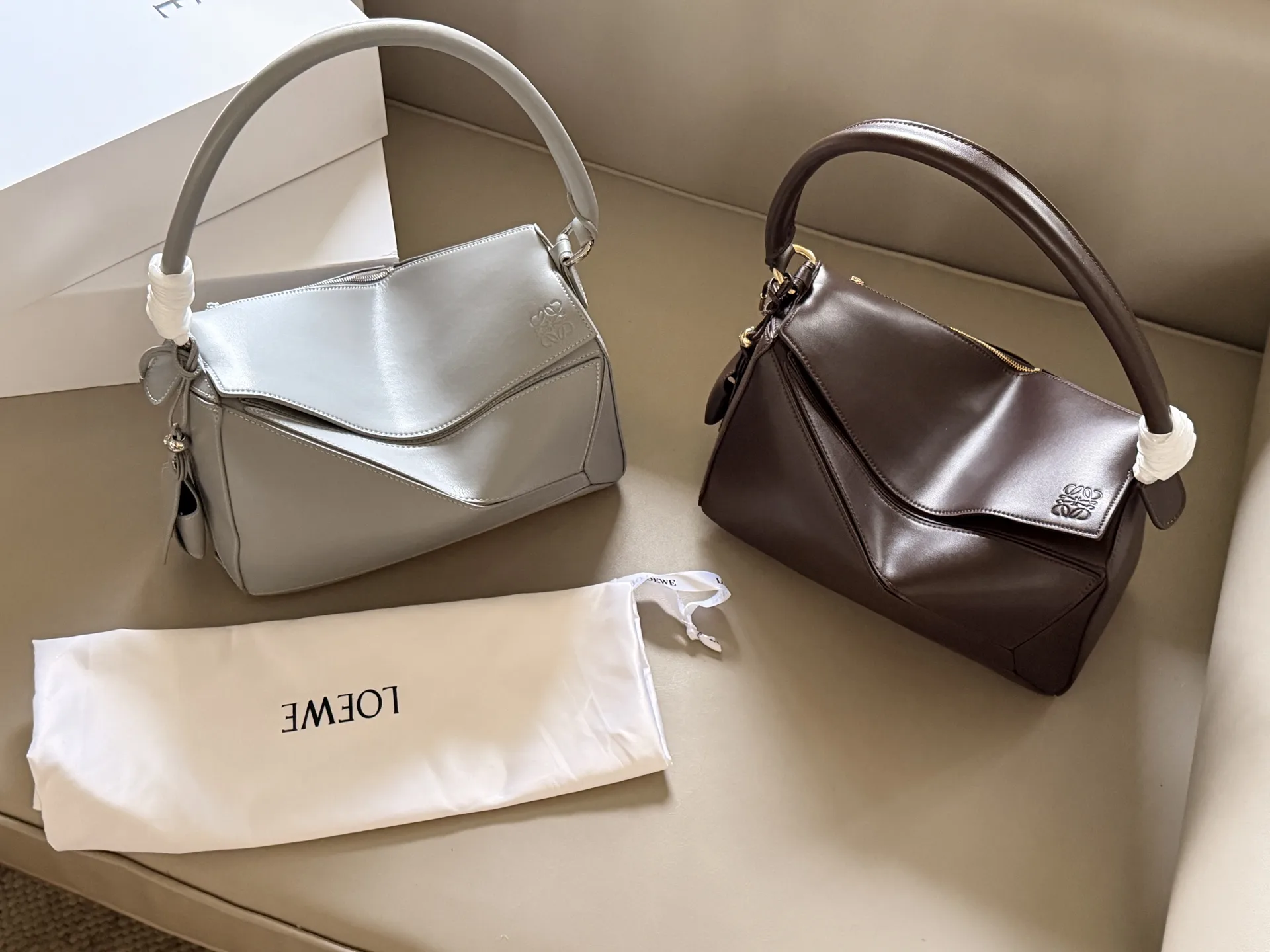 Loewe Puzzle Hobo Shoulder Bag D43517807 — view 2