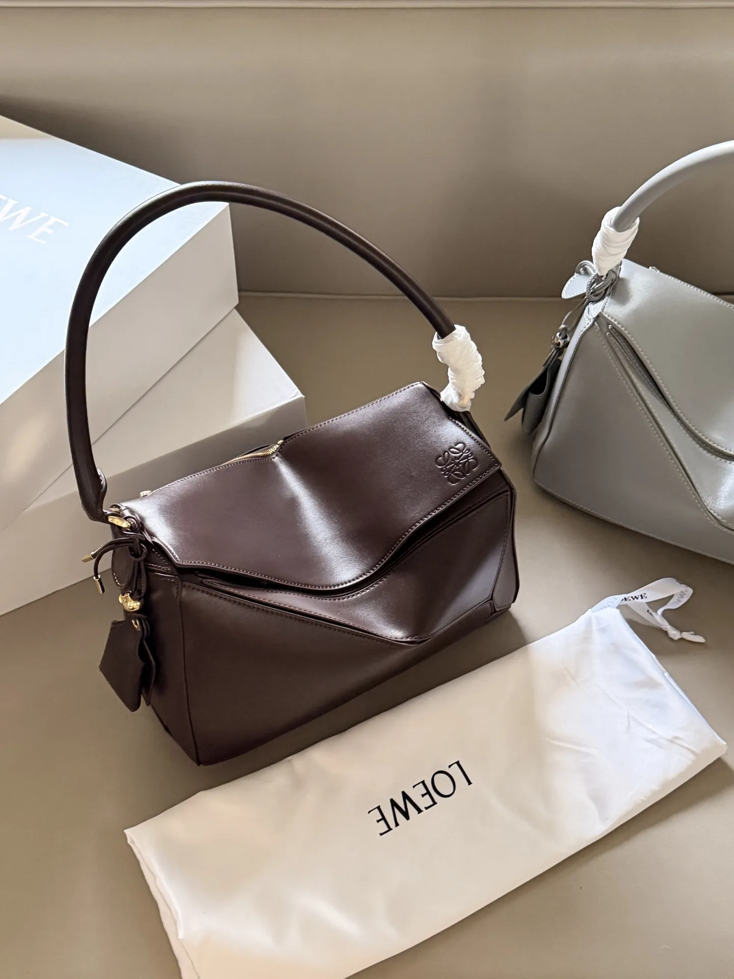 Loewe Puzzle Hobo Shoulder Bag D43517807 — view 3