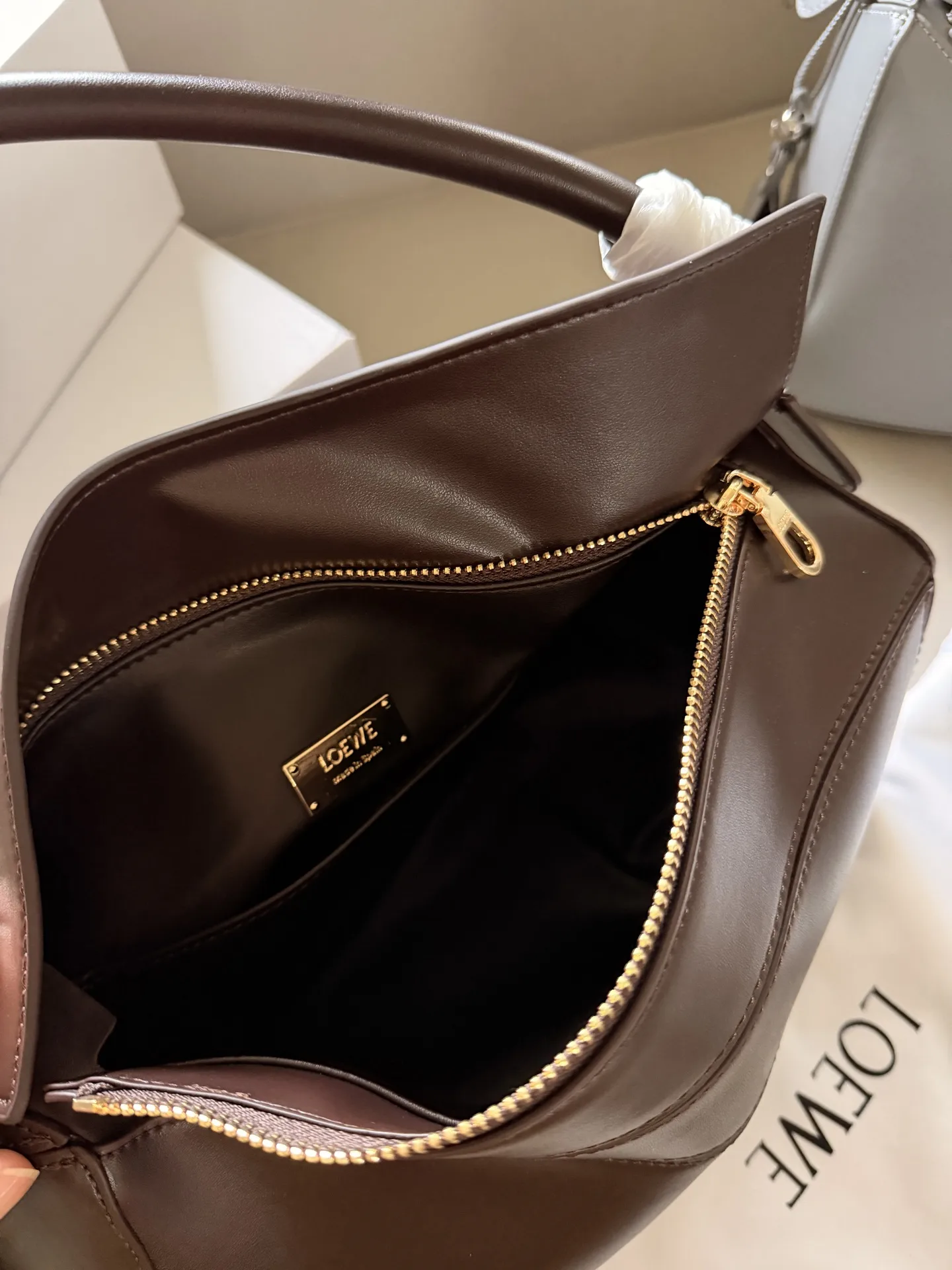 Loewe Puzzle Hobo Shoulder Bag D43517807 — view 8