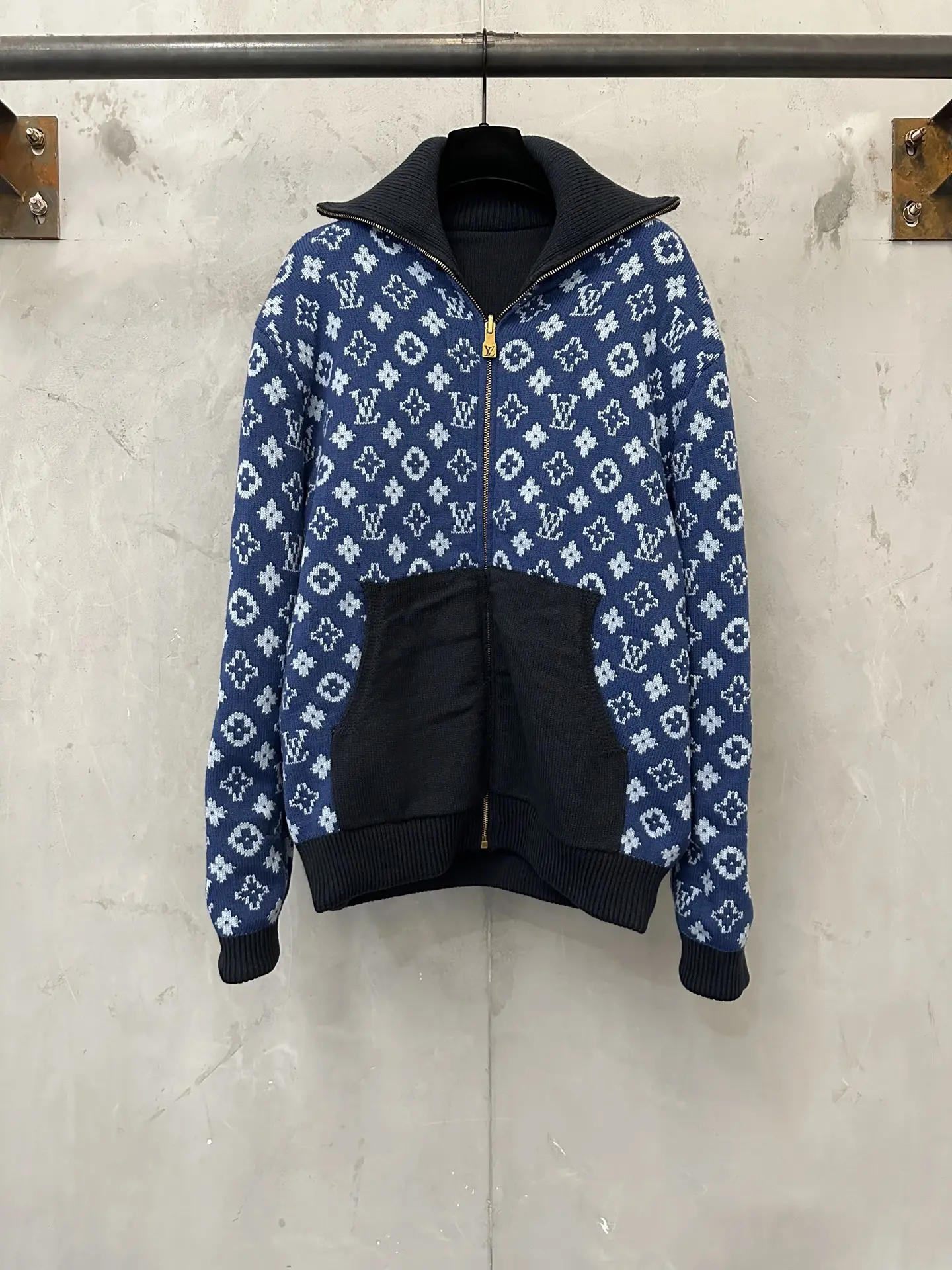 Reversible Monogram Jacquard Zip-Up Cardigan D47018945 — view 2