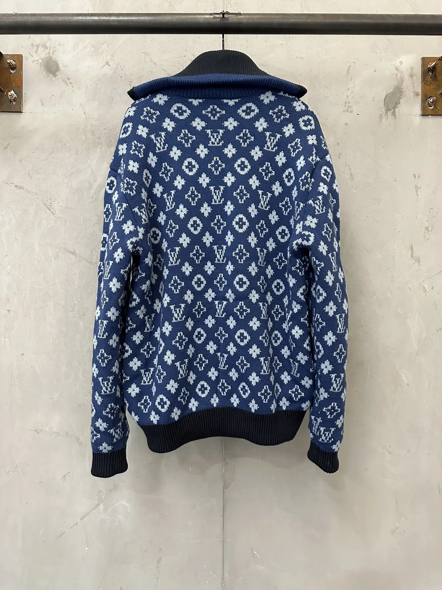 Reversible Monogram Jacquard Zip-Up Cardigan D47018945 — view 3