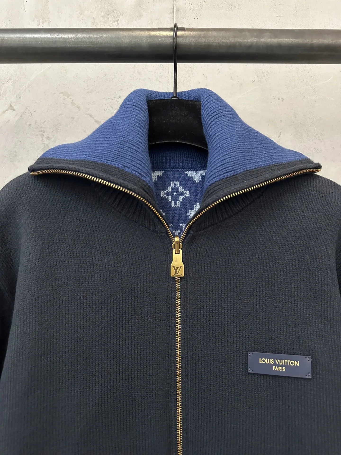 Reversible Monogram Jacquard Zip-Up Cardigan D47018945 — view 7
