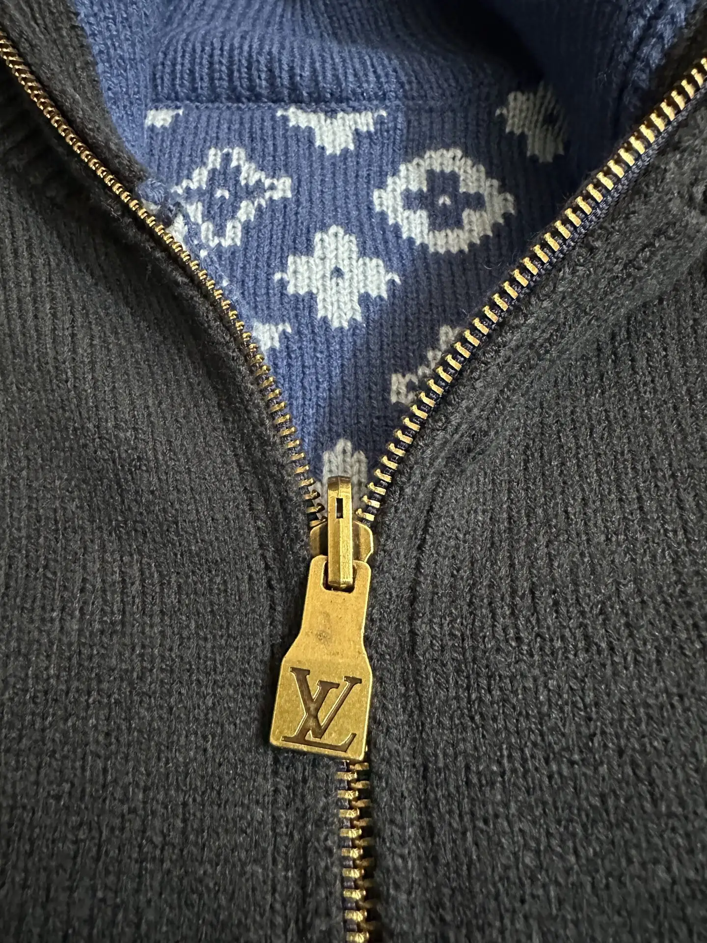 Reversible Monogram Jacquard Zip-Up Cardigan D47018945 — view 12