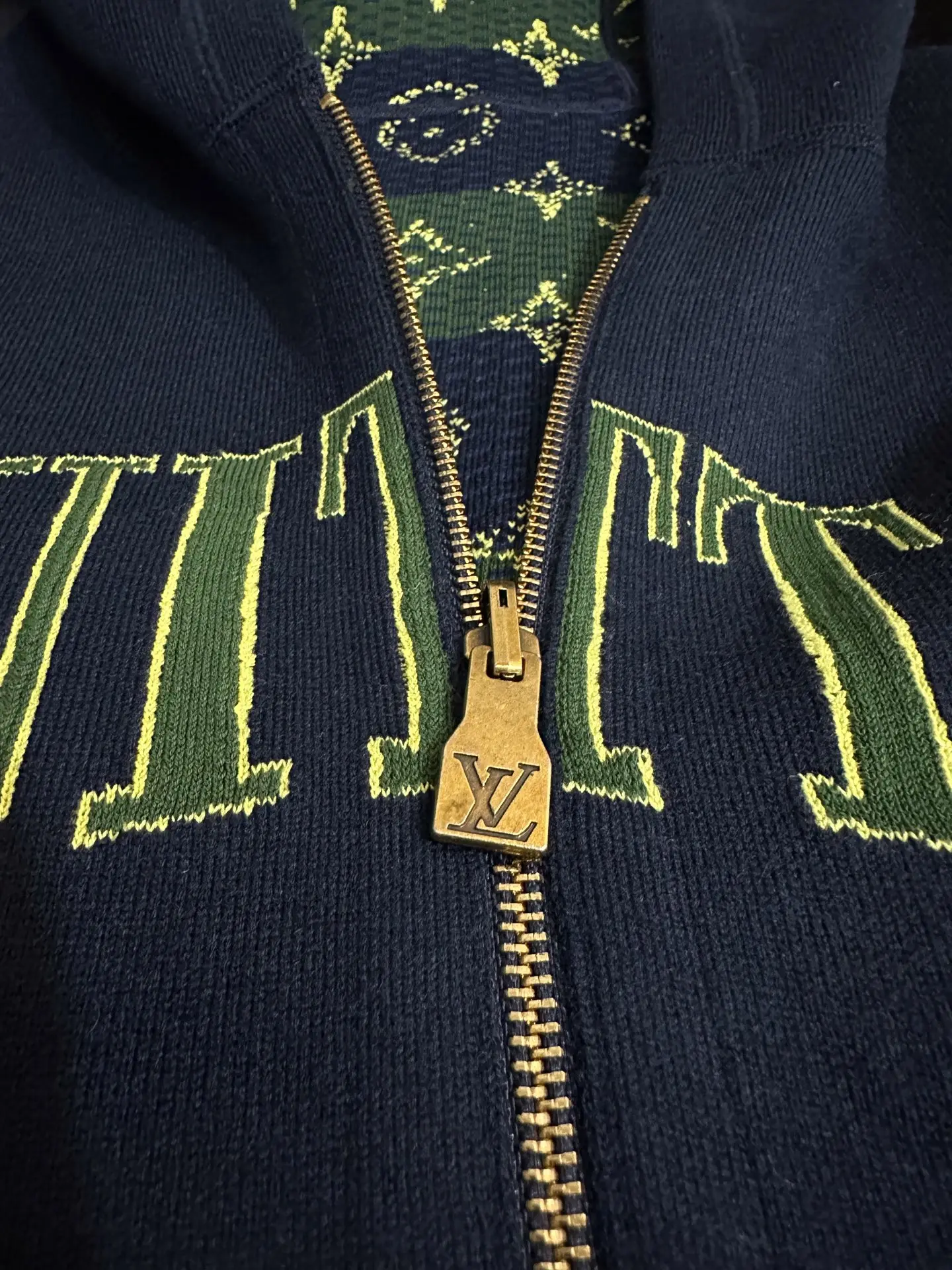 Reversible Jacquard Knit Zip-Up Hoodie D48018946 — view 9