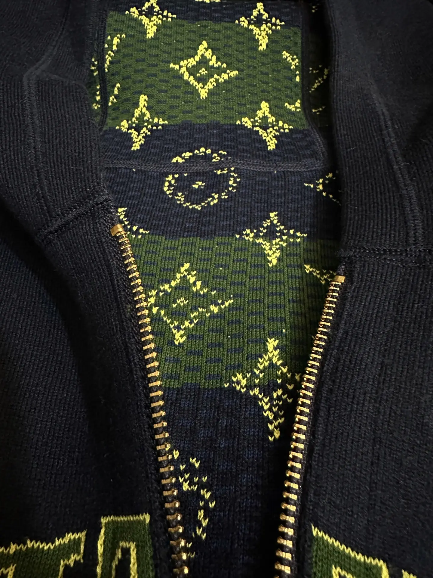Reversible Jacquard Knit Zip-Up Hoodie D48018946 — view 11