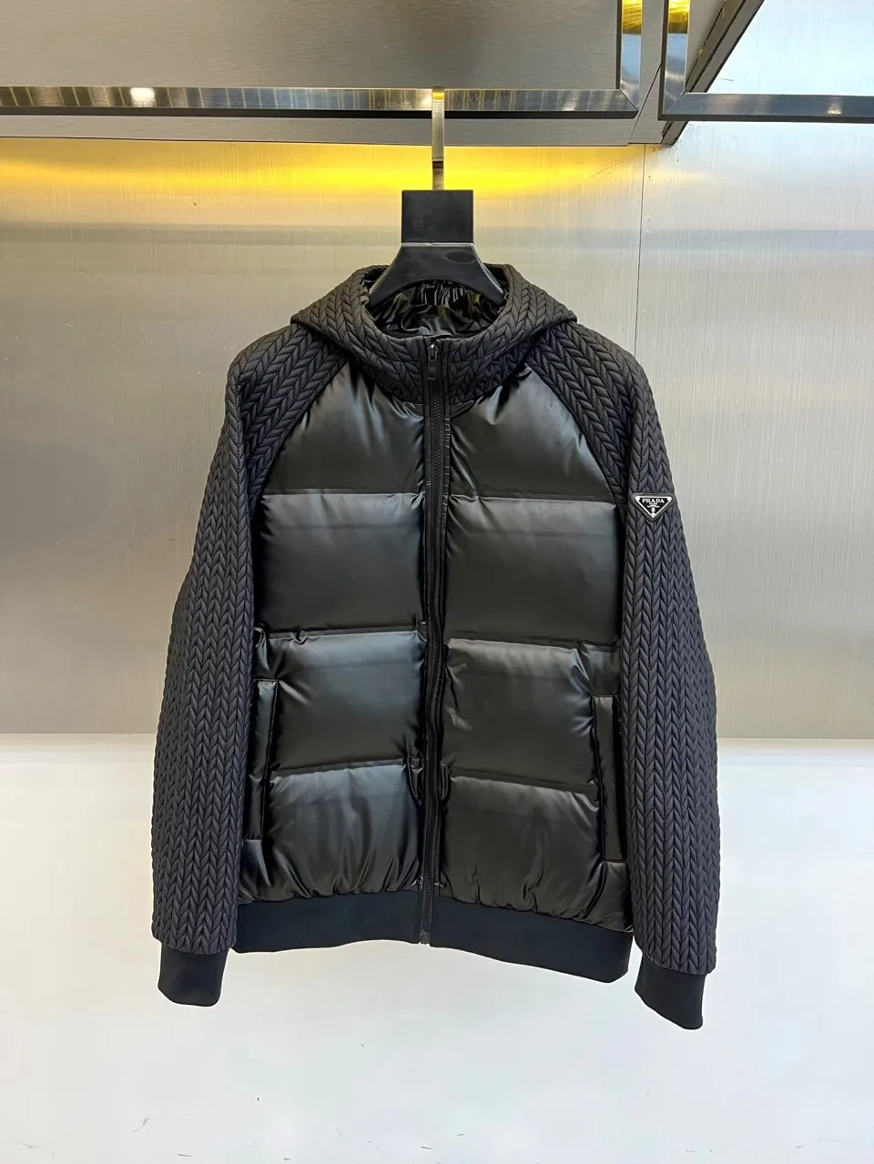 Mixed-Media Hooded Down Puffer Jacket D50019082