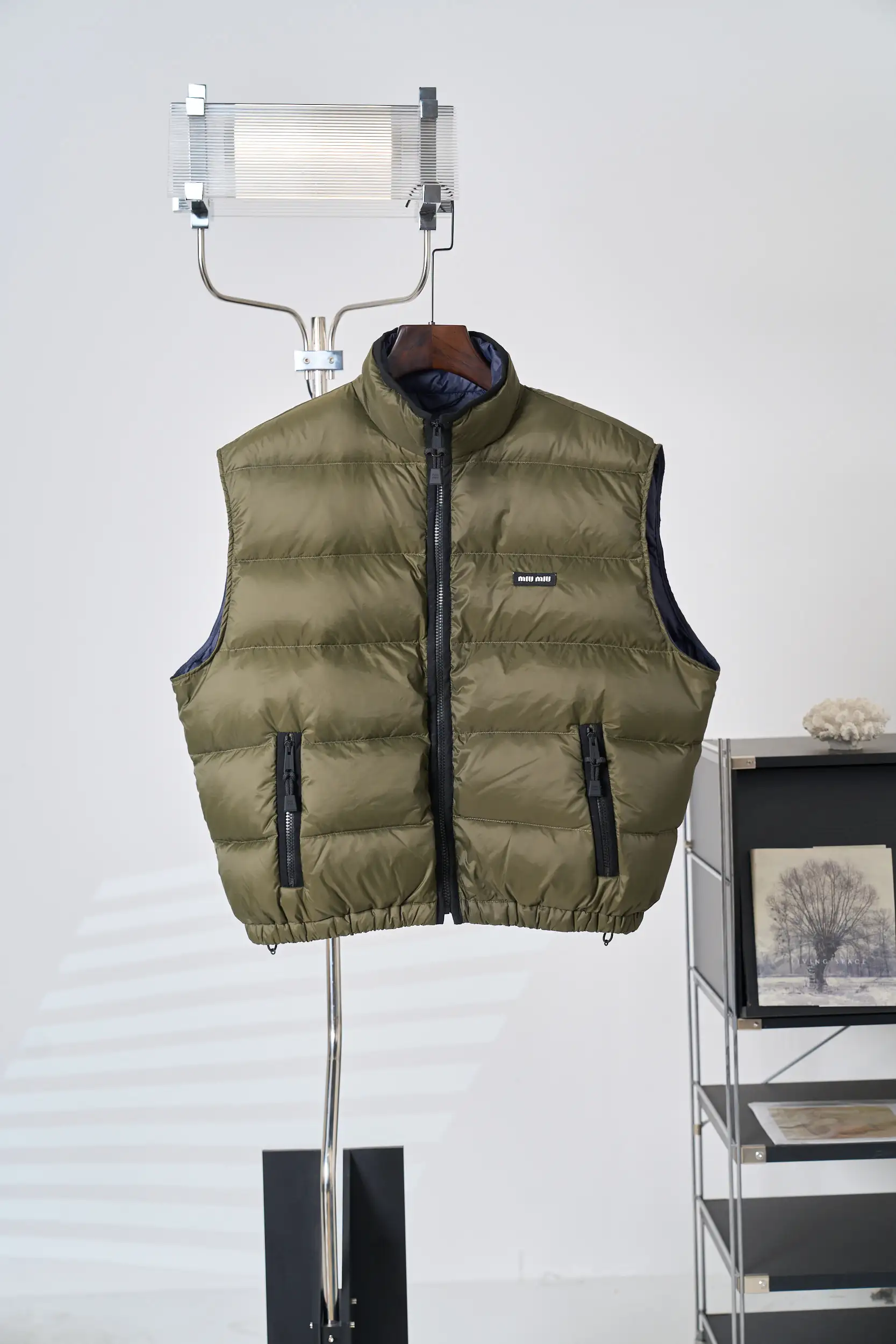 Embroidered Logo Puffer Gilet D50019114