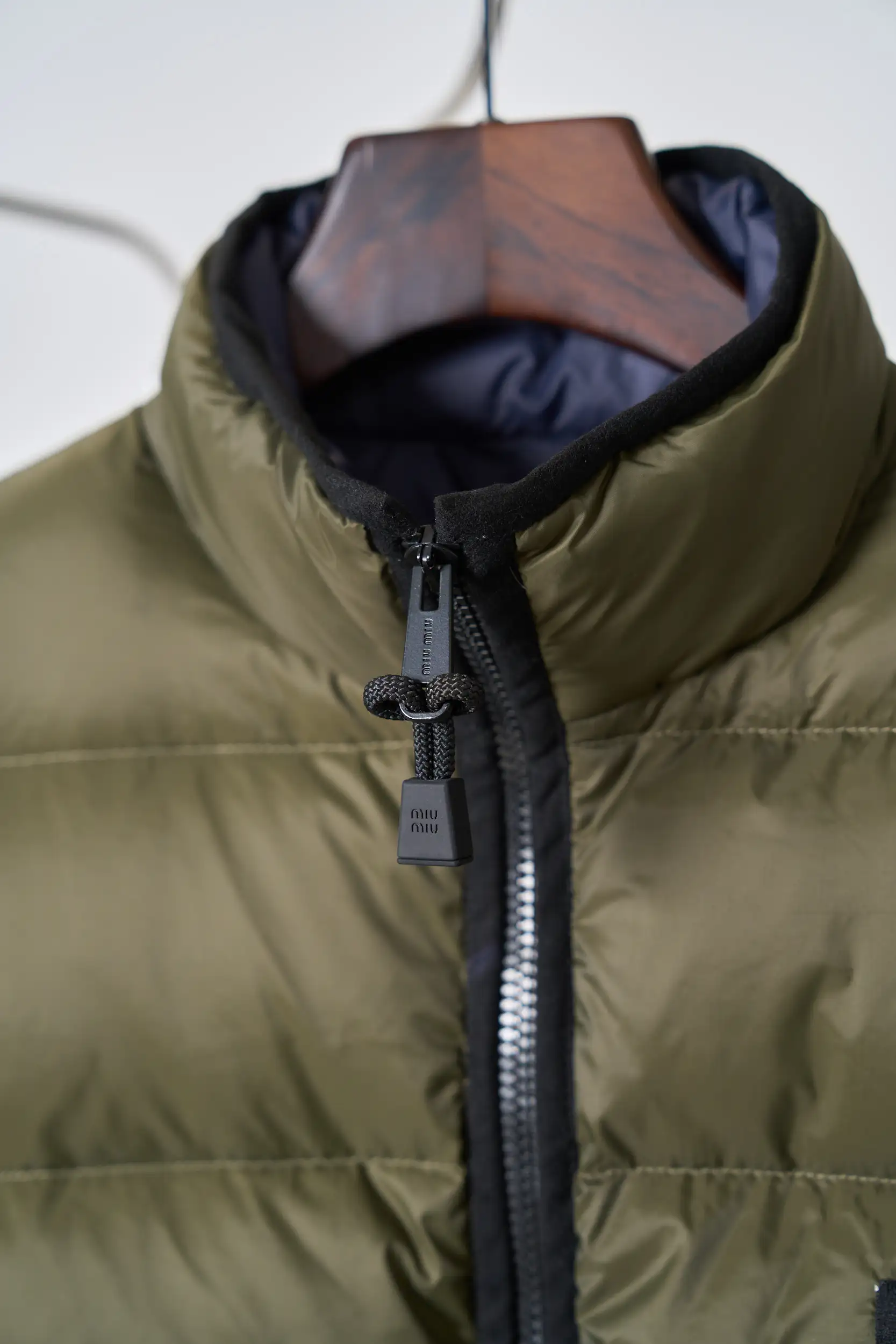 Embroidered Logo Puffer Gilet D50019114 — view 4