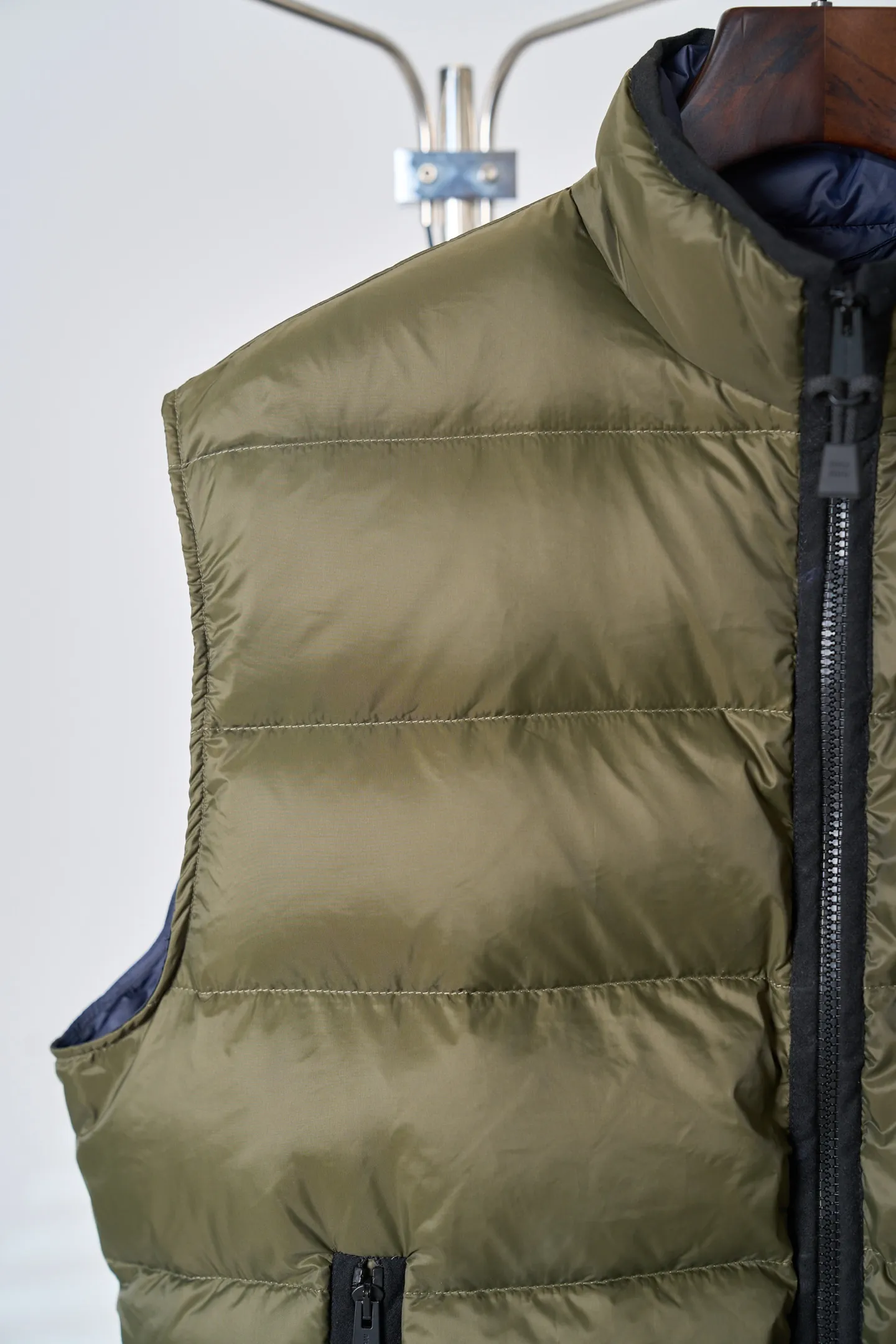 Embroidered Logo Puffer Gilet D50019114 — view 7