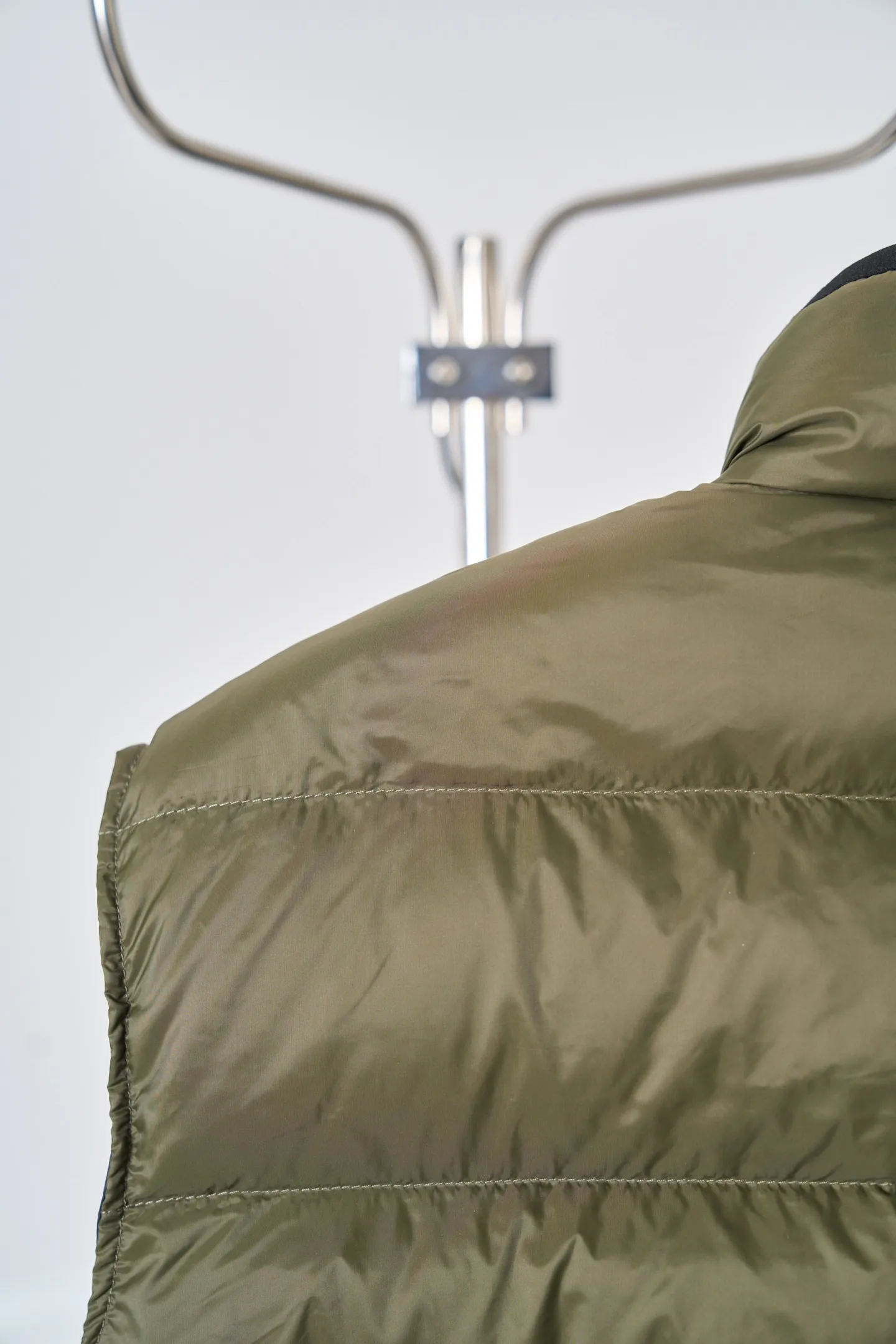 Embroidered Logo Puffer Gilet D50019114 — view 15