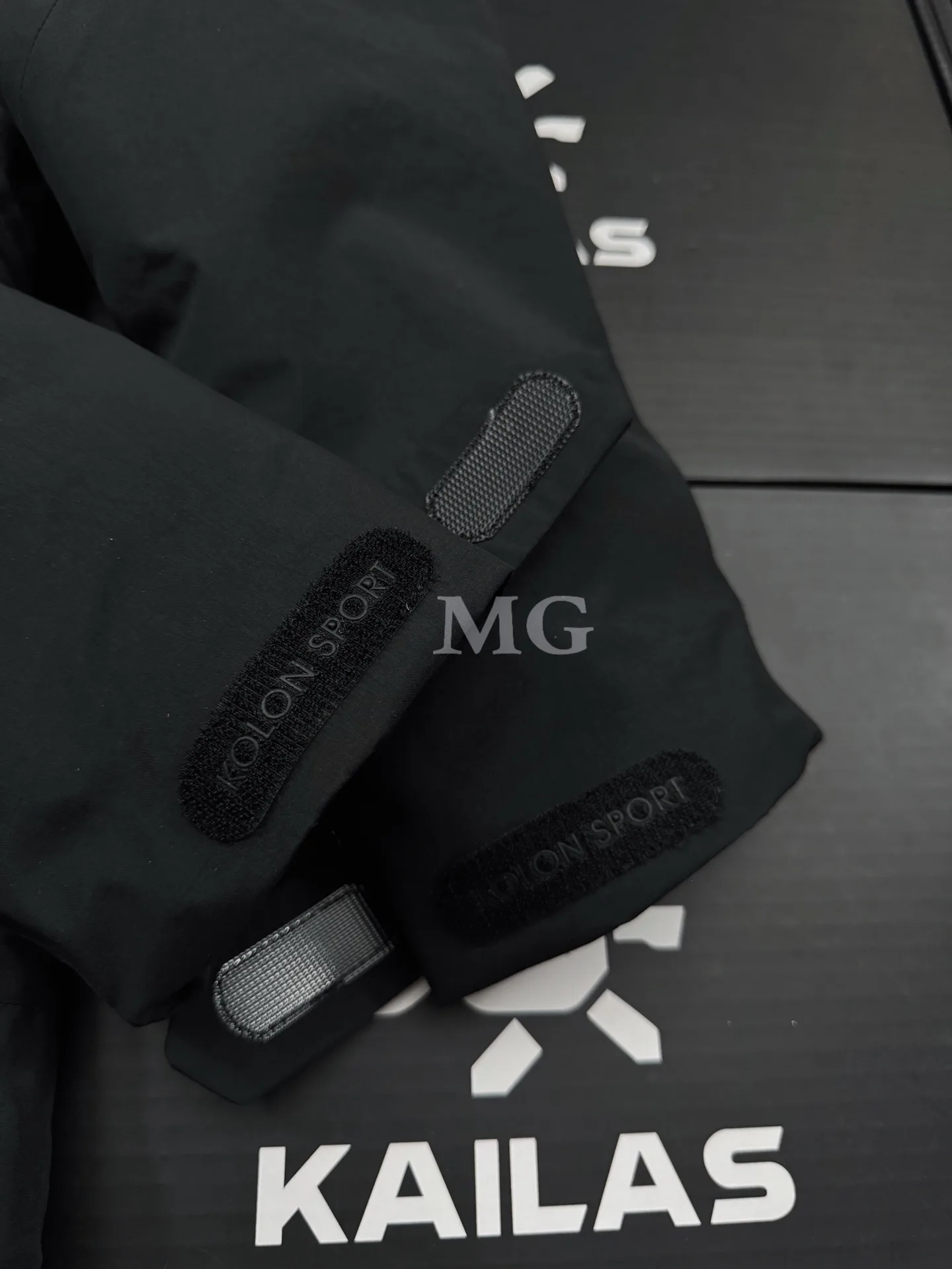 Hooded Down-Filled Performance Puffer Jacket D56019381 — view 4